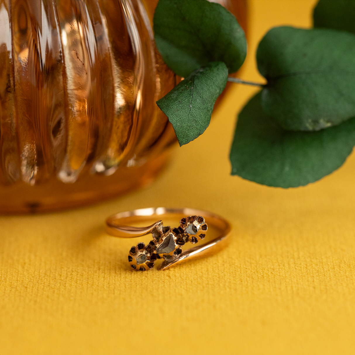 Vintage rose-gold hammered ring with rose diamond 14 kt