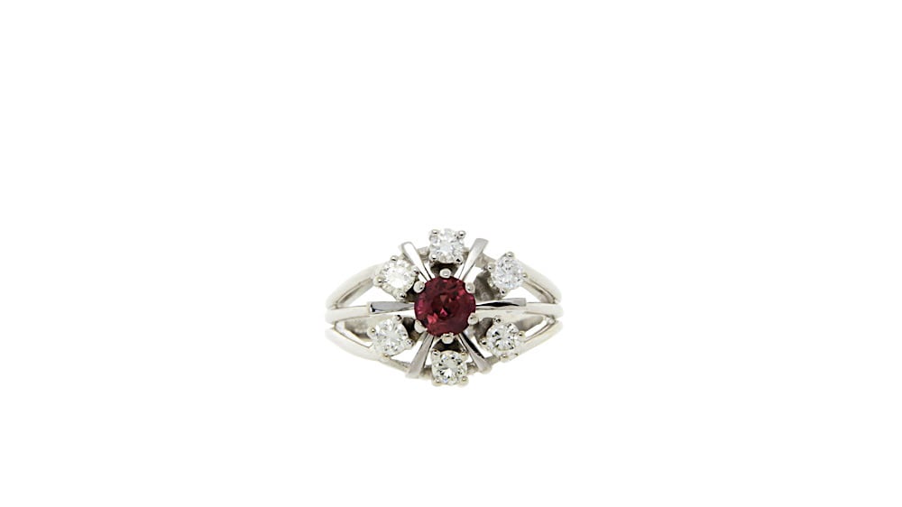 White gold ring with ruby and diamond, 14 kt