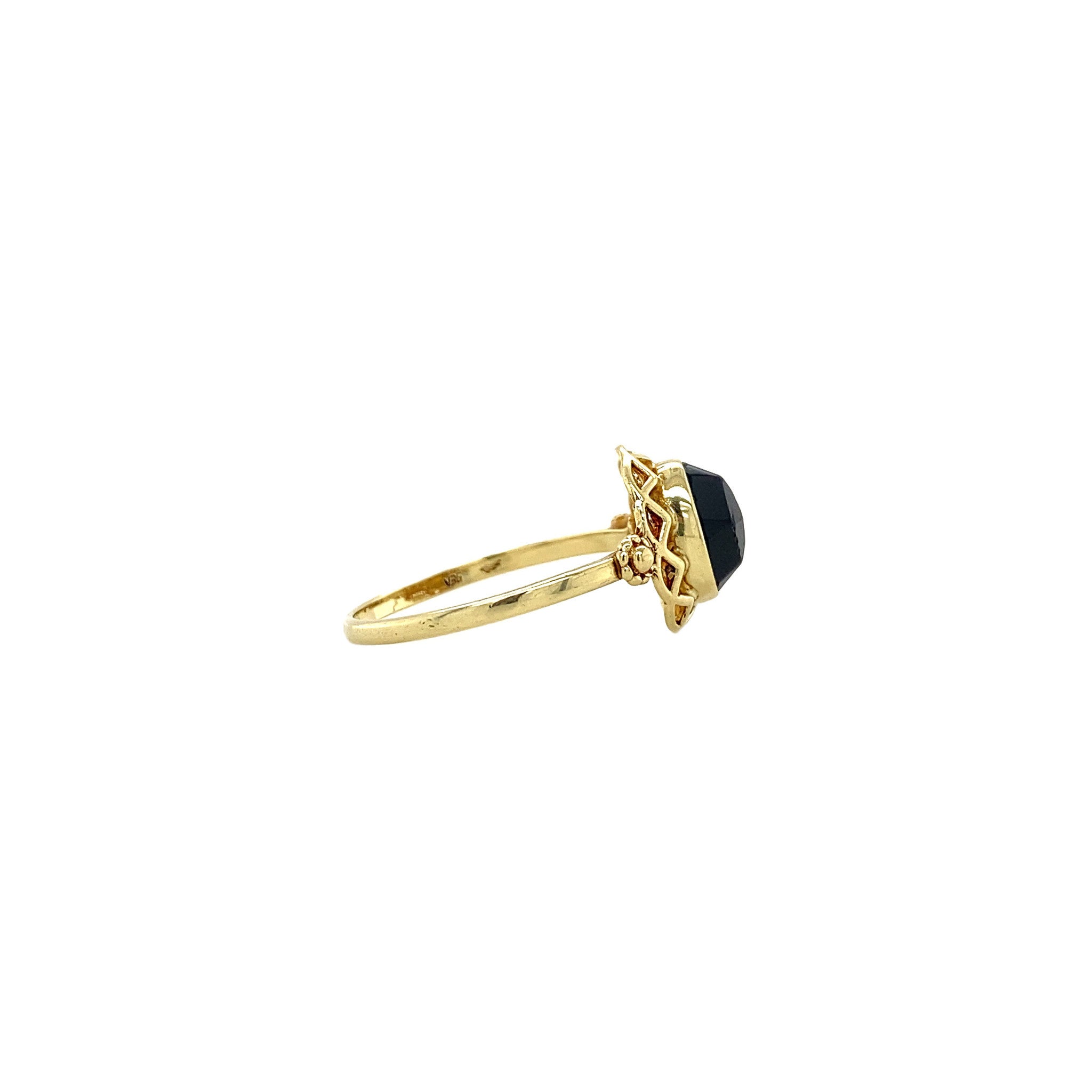 14 kt gold ring with garnet