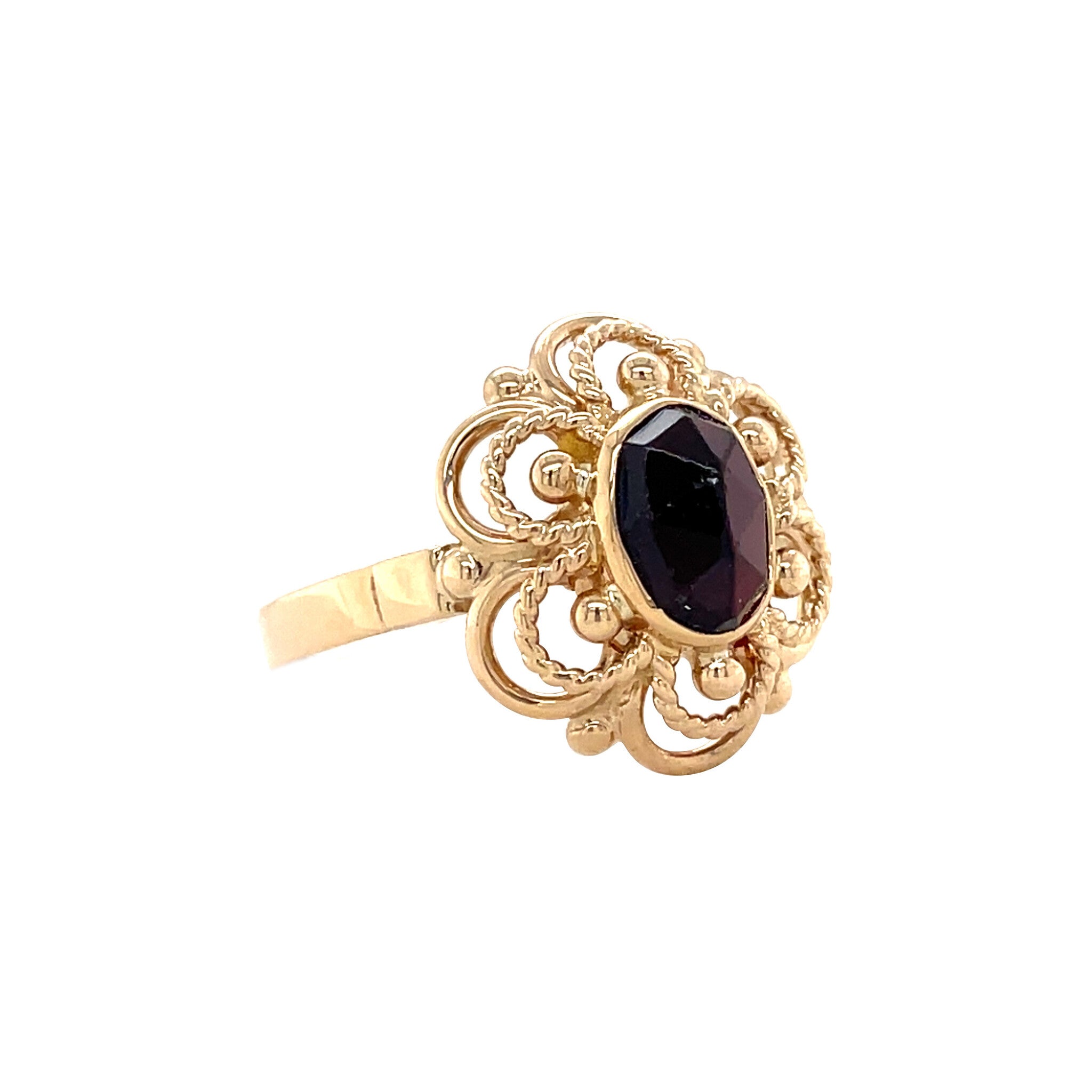 Gold vintage ring with garnet 14 kt