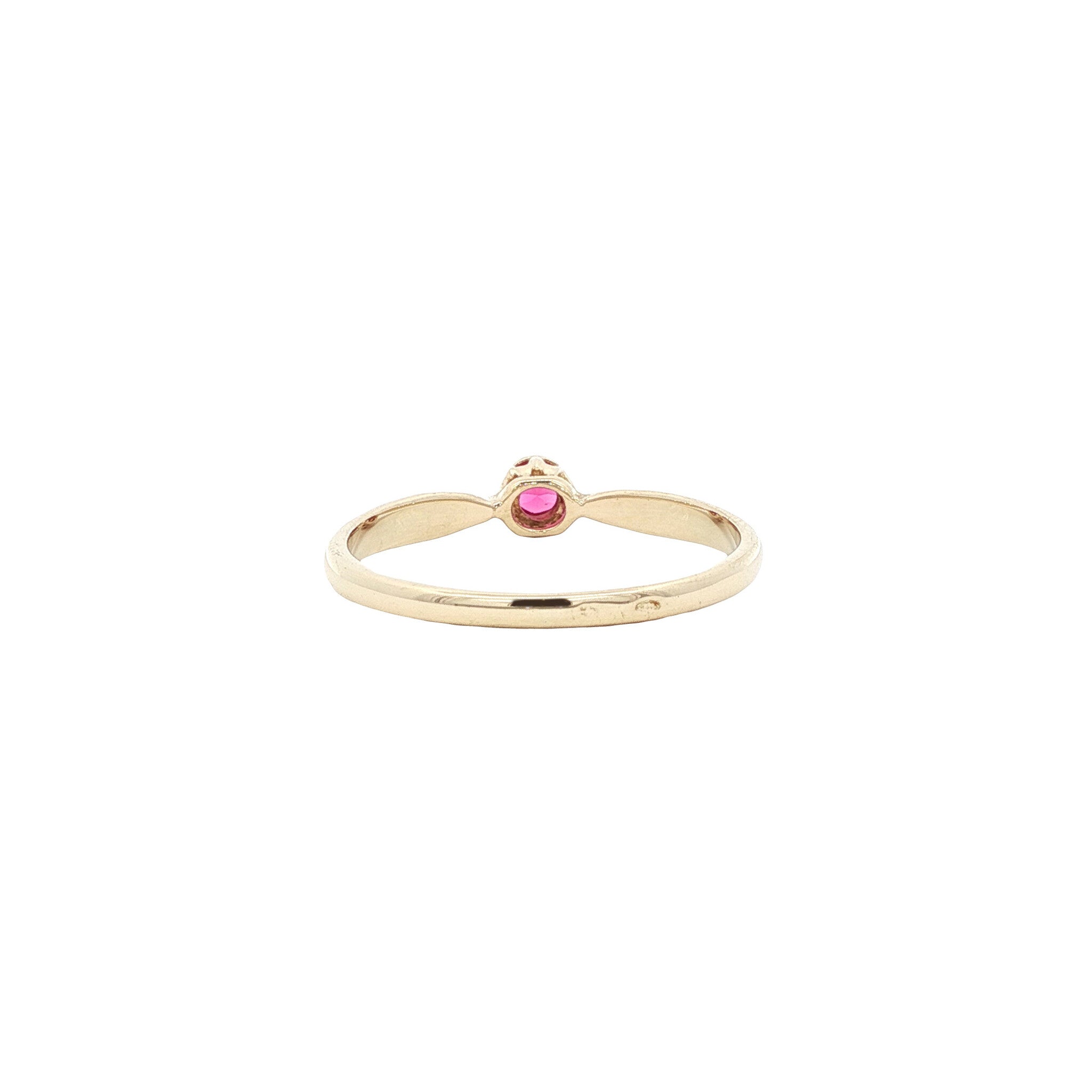 Vintage 14 kt gold solitaire ring with ruby
