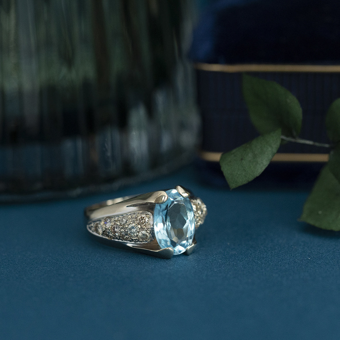 Geelgouden ring met topaas en diamant 18 krt