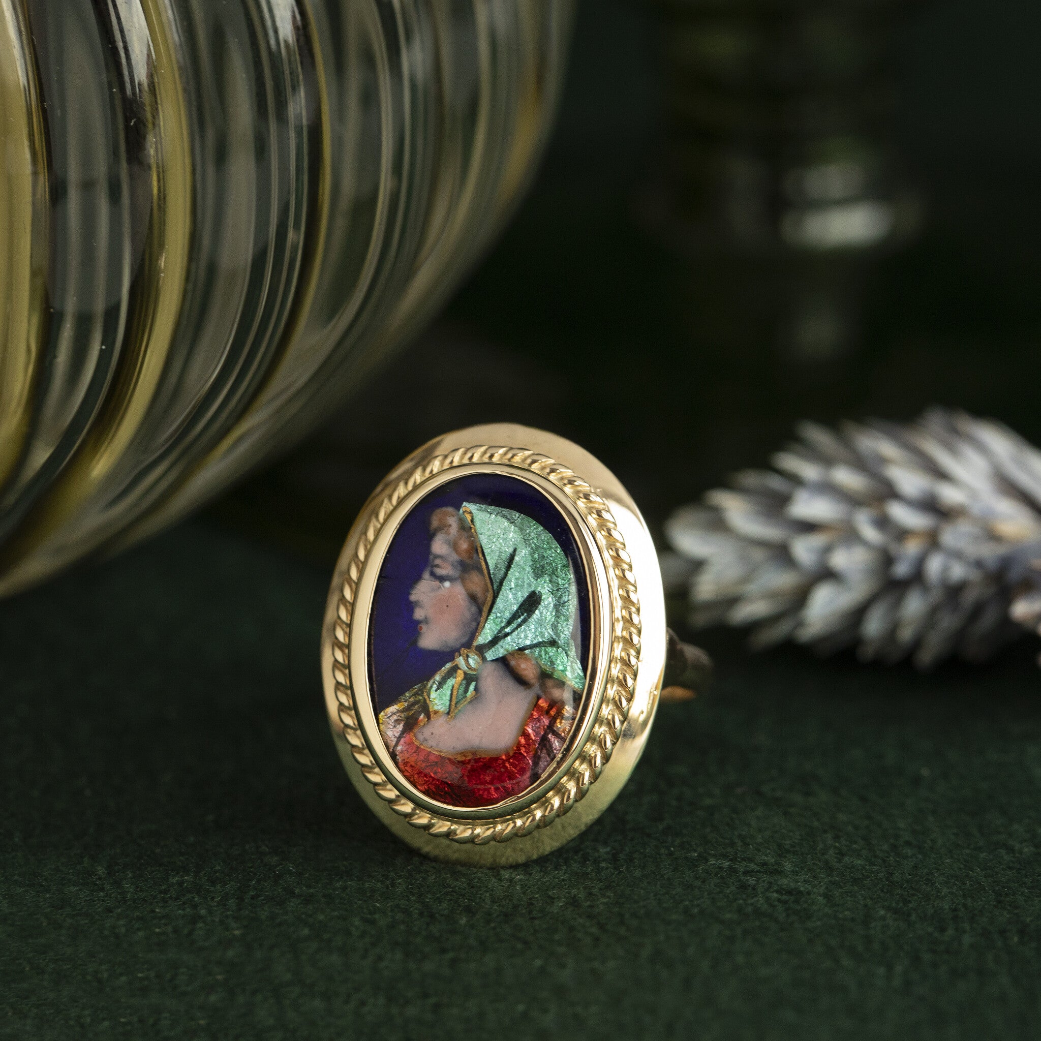 Vintage gold ring with Limoges enamel, 14 kt