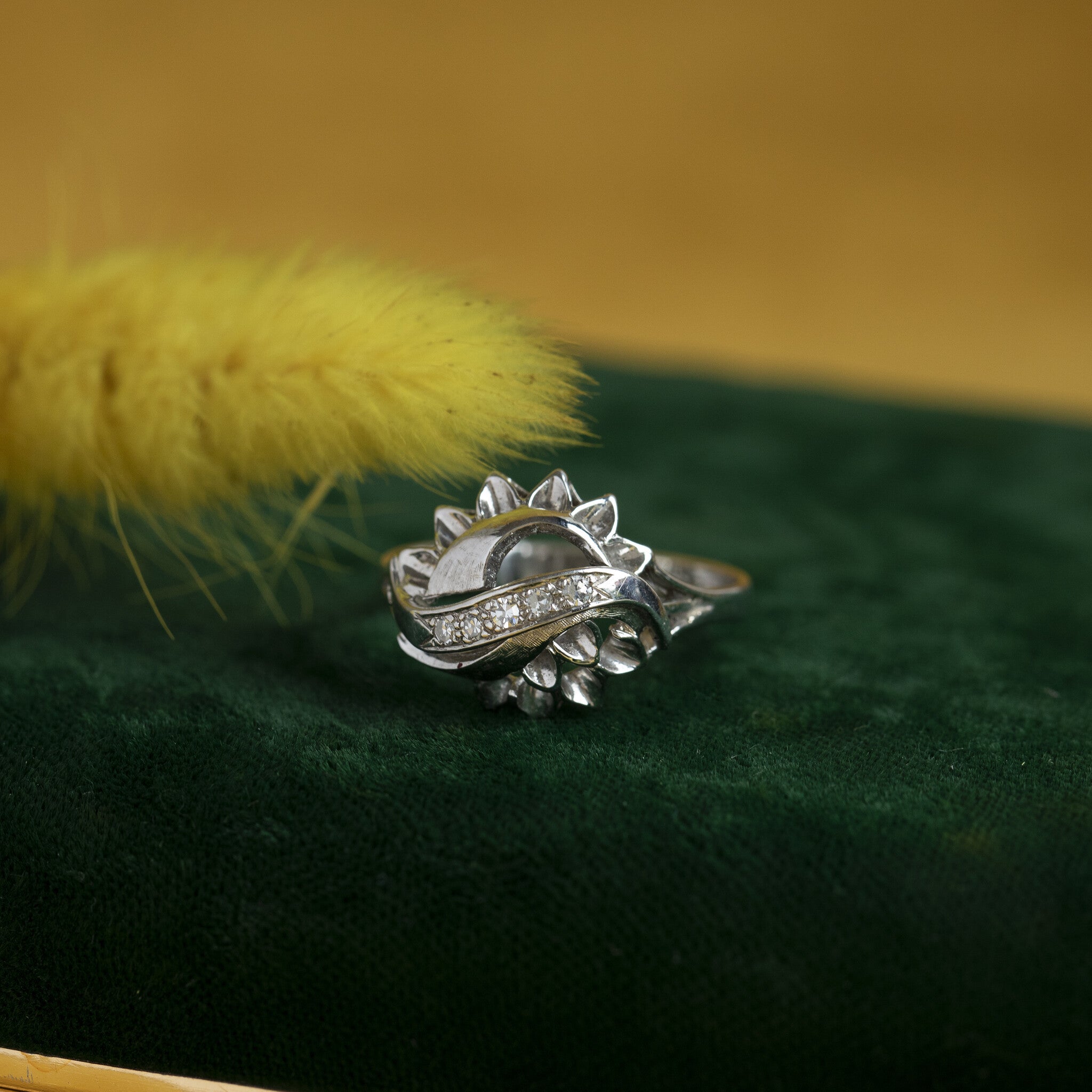 Witgouden fantasie ring met diamant 14 krt