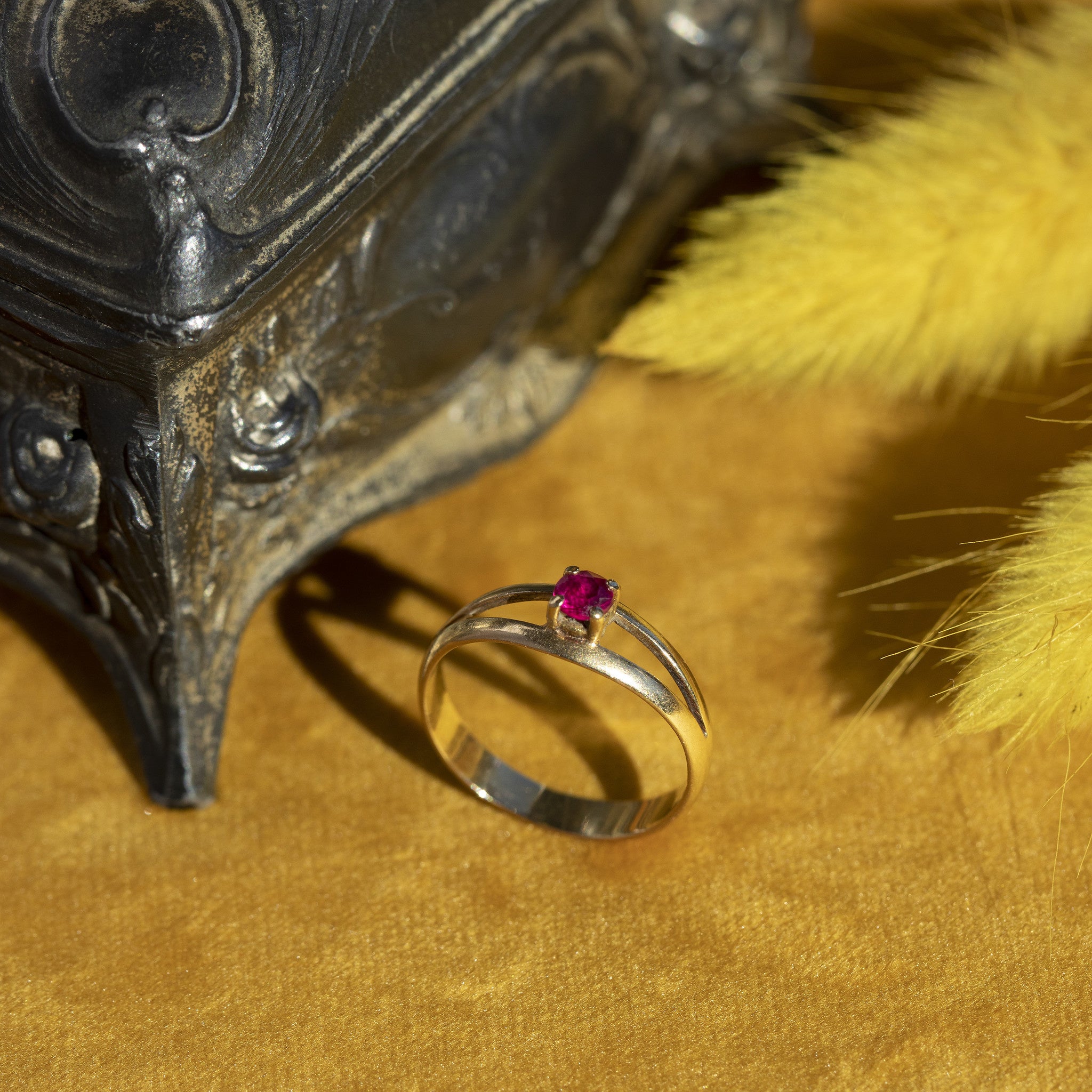 Gouden ring met robijn 18 krt