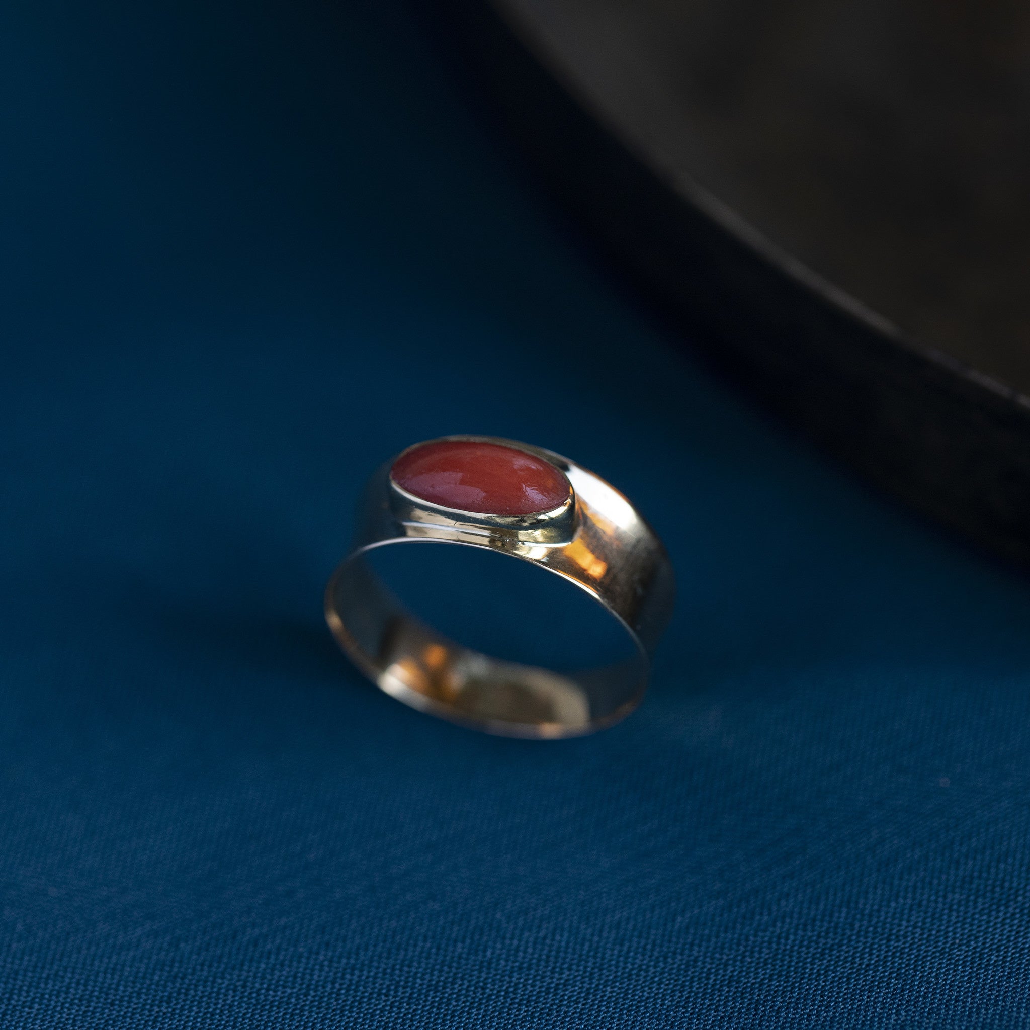 14 kt gold ring with blood coral