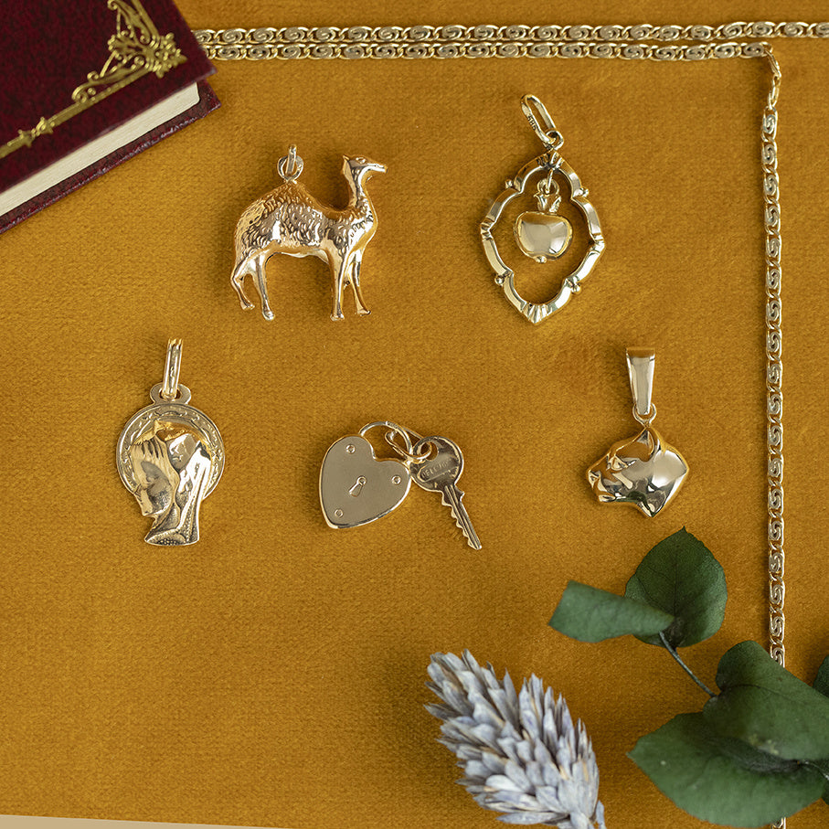 Vintage 14 kt gold panther pendant