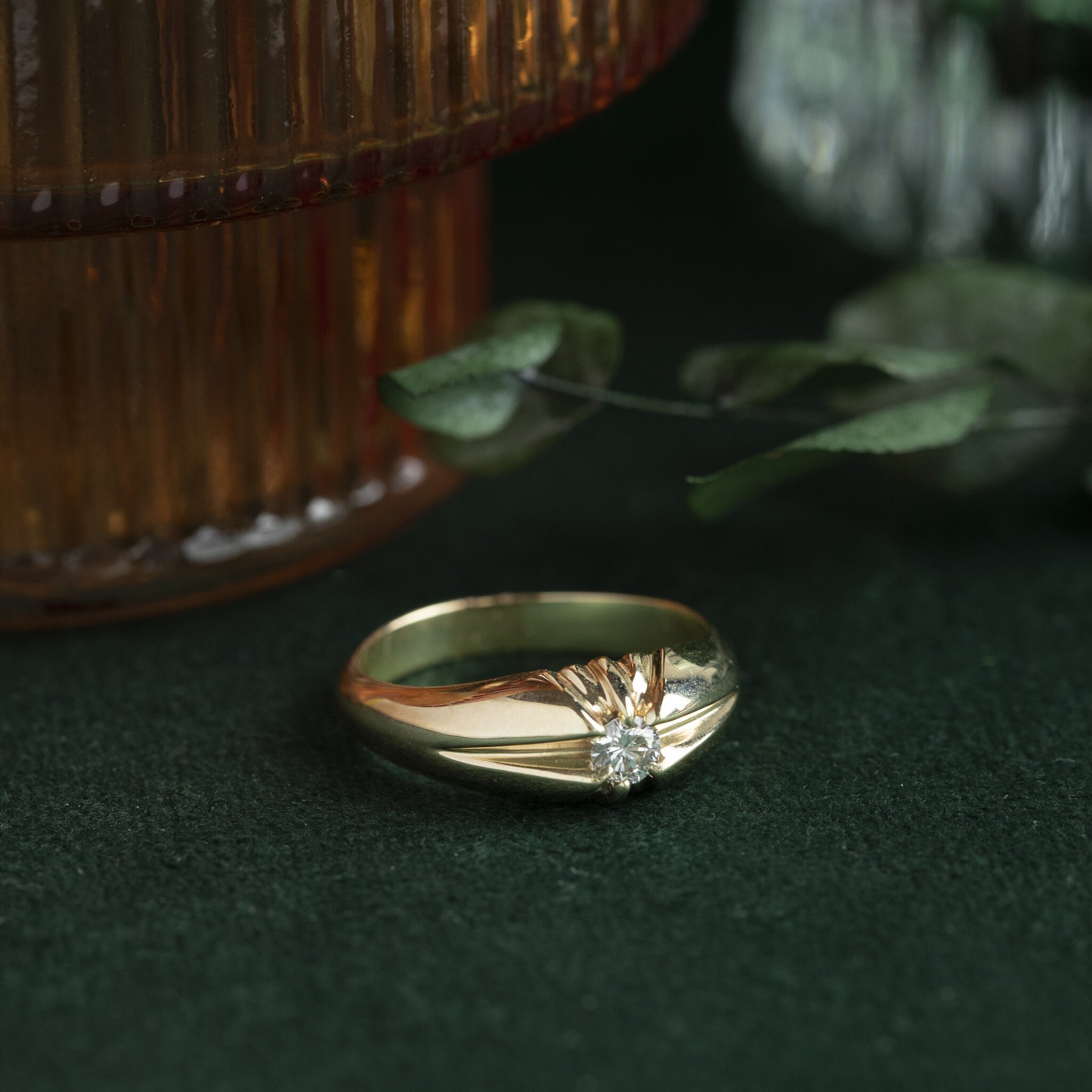 Gouden pinkring met diamant 14 krt