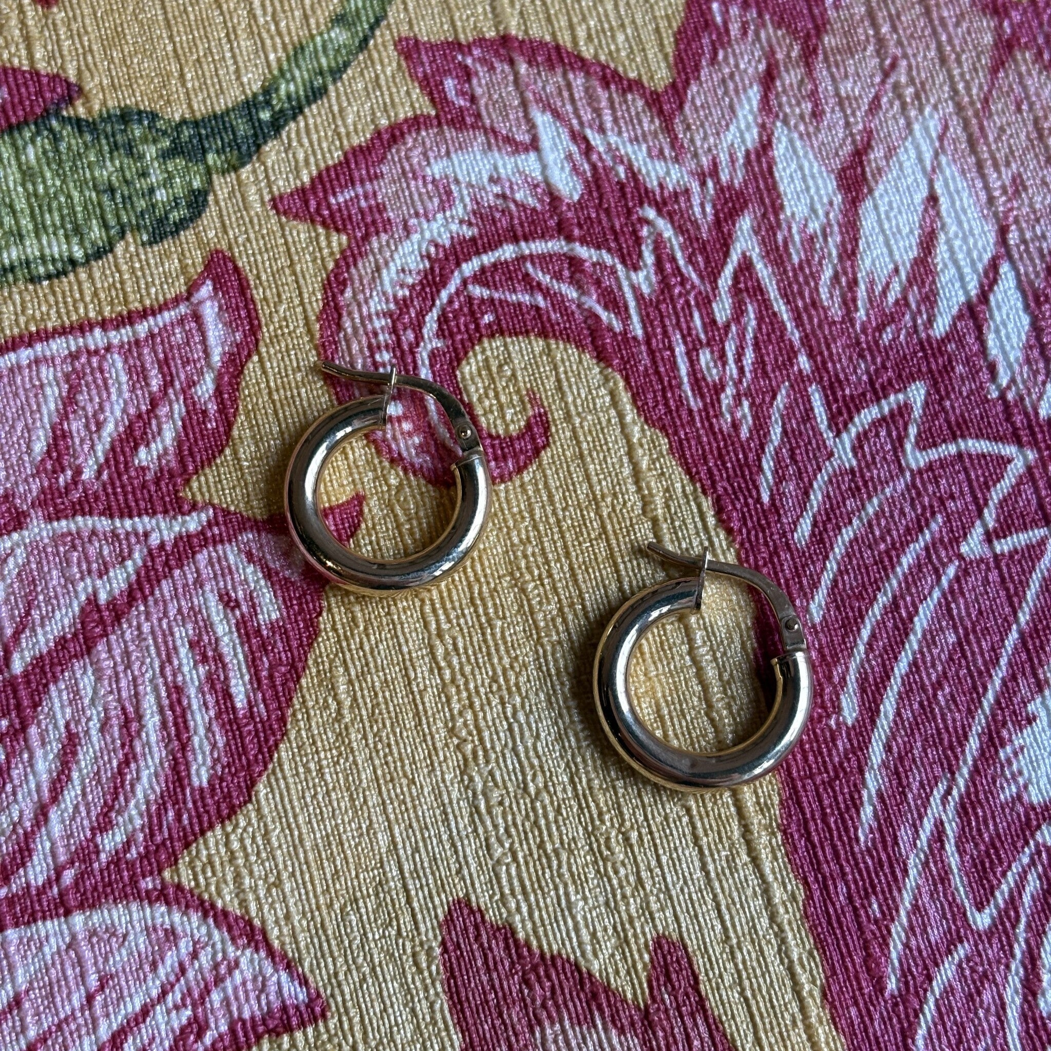Smooth hoop earrings 9 kt