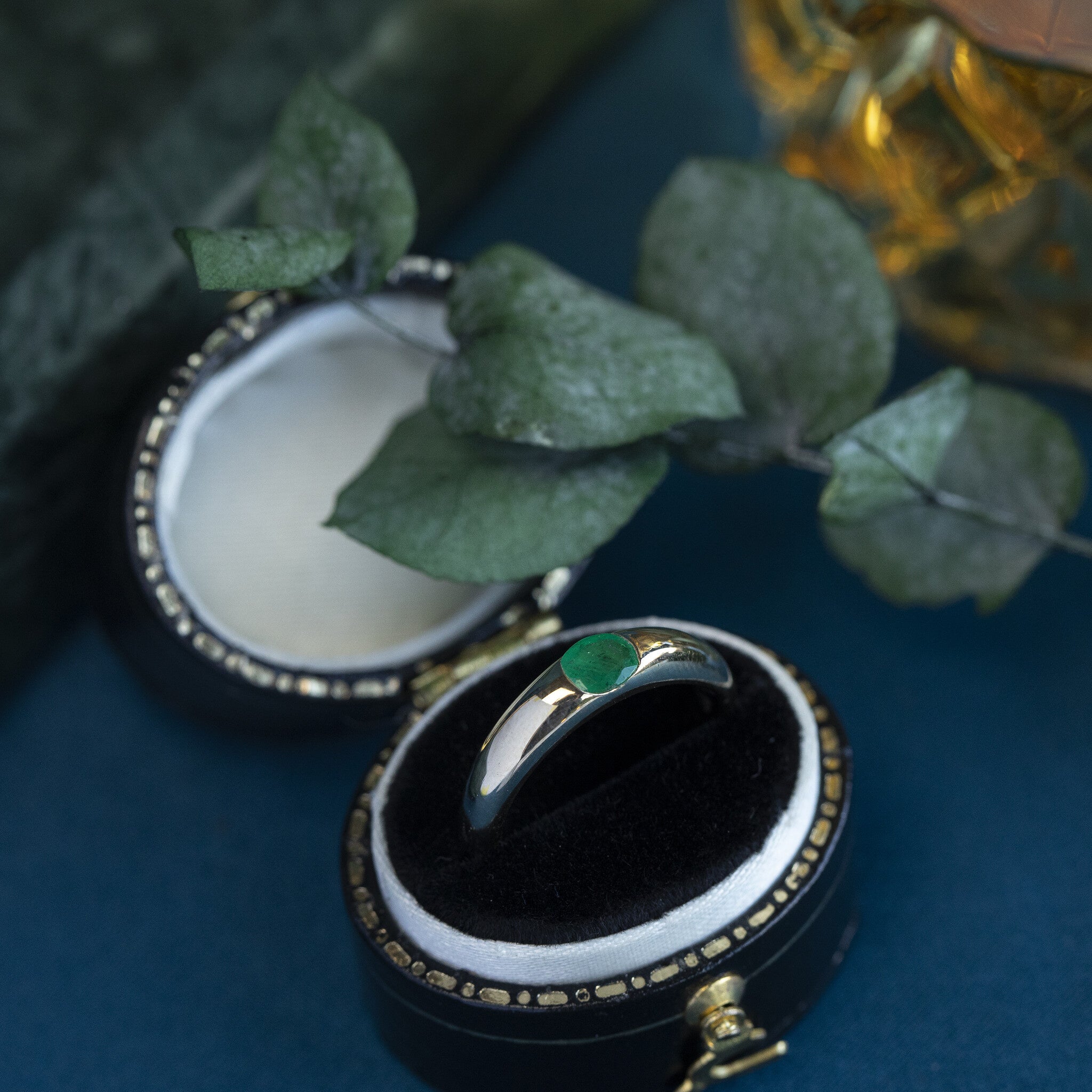 14 kt gold ring with emerald
