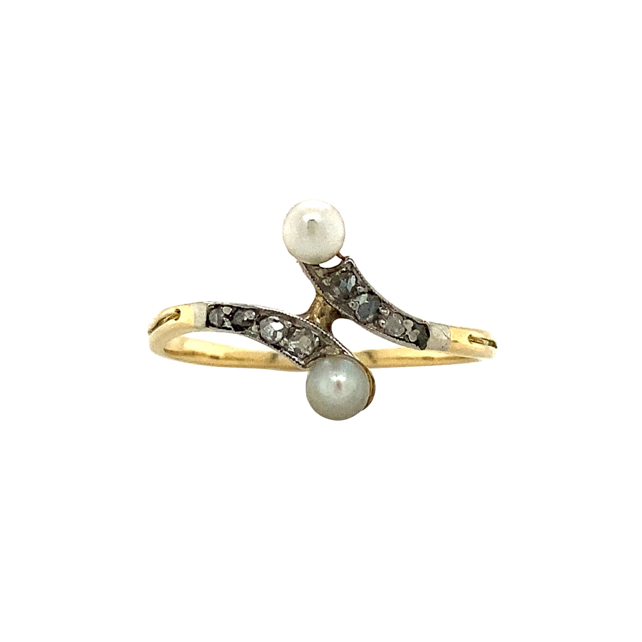 18 kt gold ring with a rose-cut diamond and a pearl.