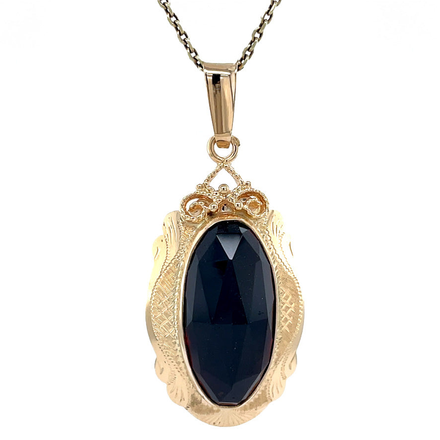 Golden vintage pendant with garnet 14 kt