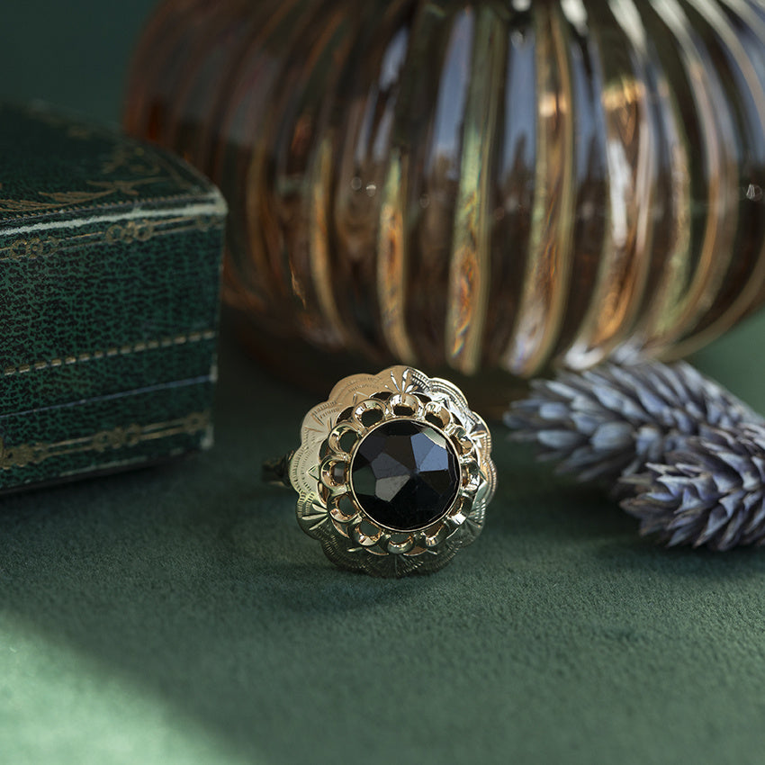 Vintage 14 kt gold ring with garnet