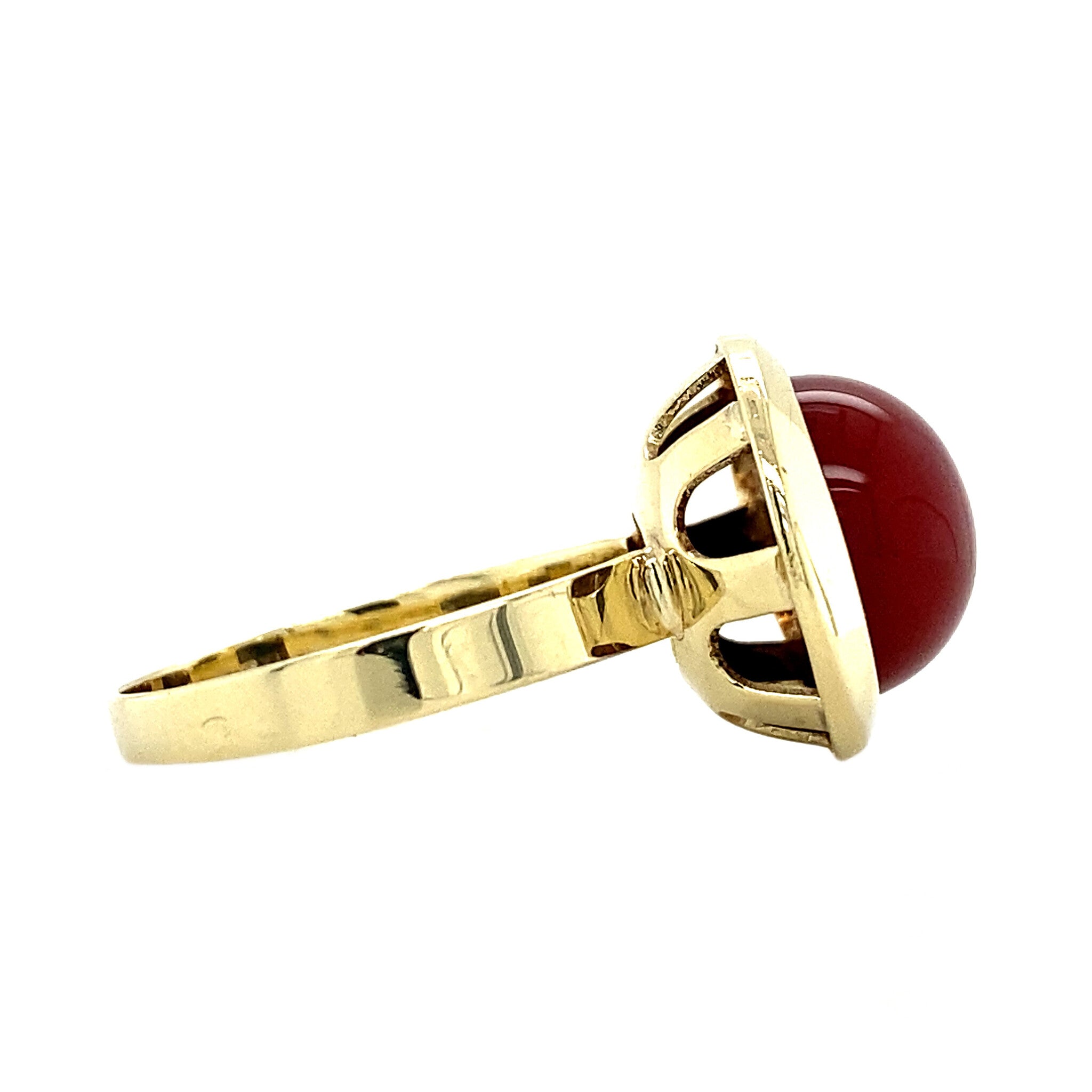 Gold ring with carnelian 14 kt