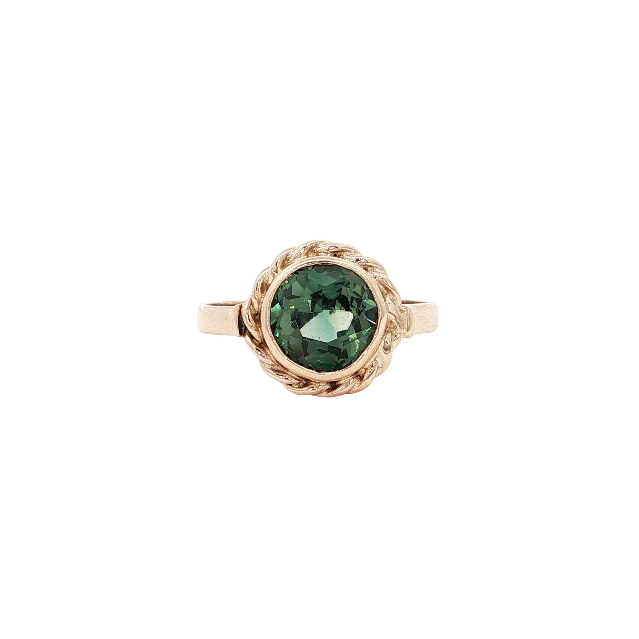 Vintage ring met spinel 8 kt