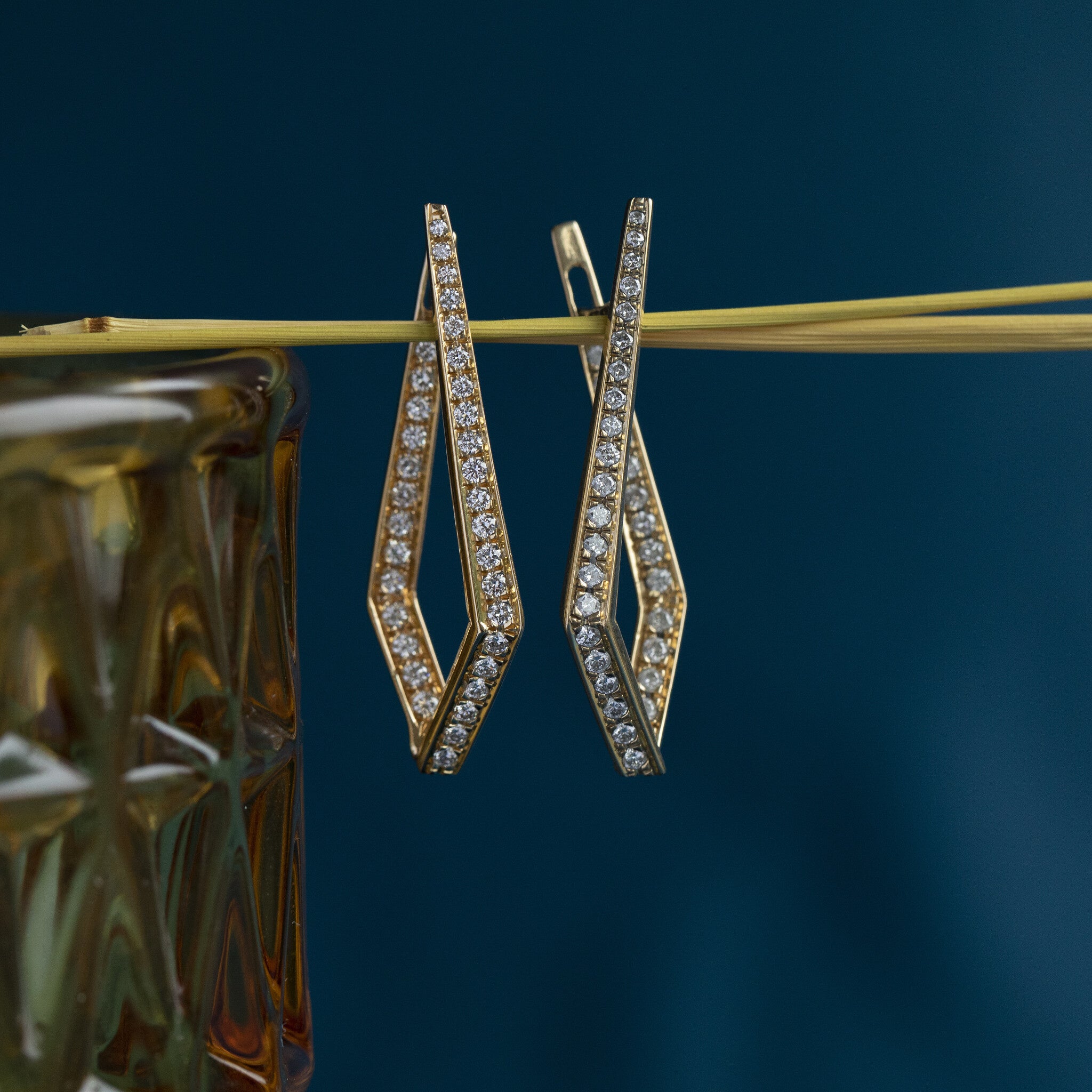18 kt gold earrings with diamond