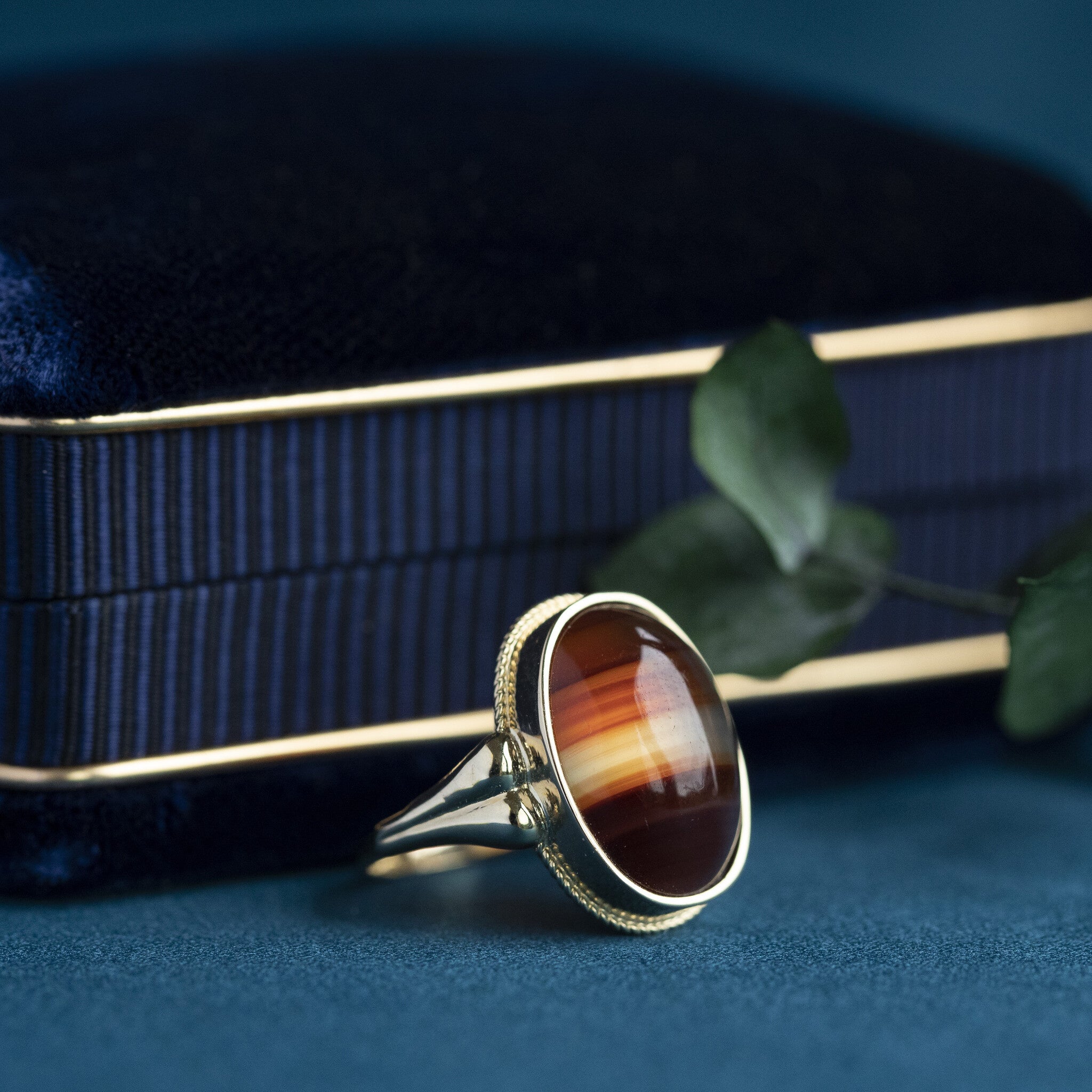 Gold ring with banded agate 14 kt
