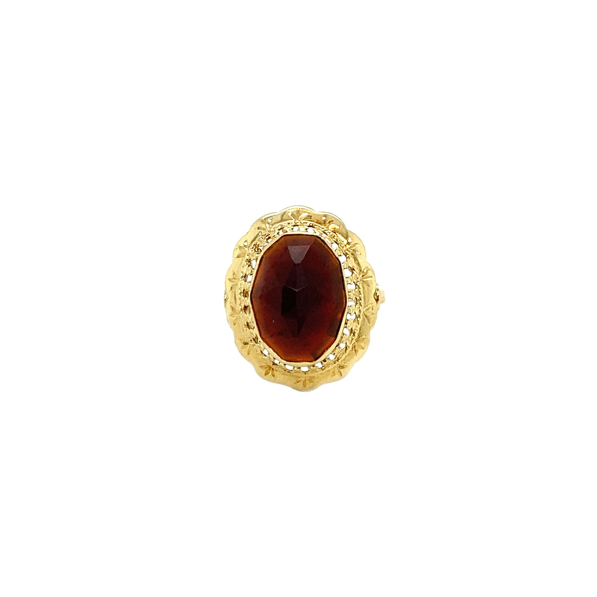 Gold ring with garnet, 14 kt