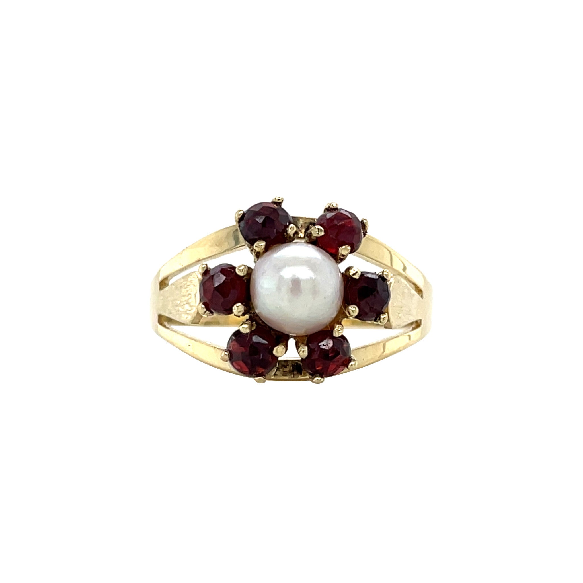 Vintage gold entourage ring with pearl and garnet, 14 kt