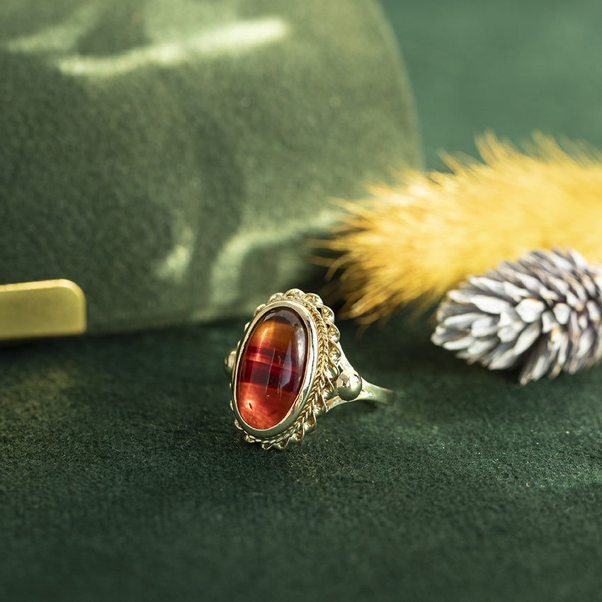 Vintage gold ring with striped agate, 14 kt