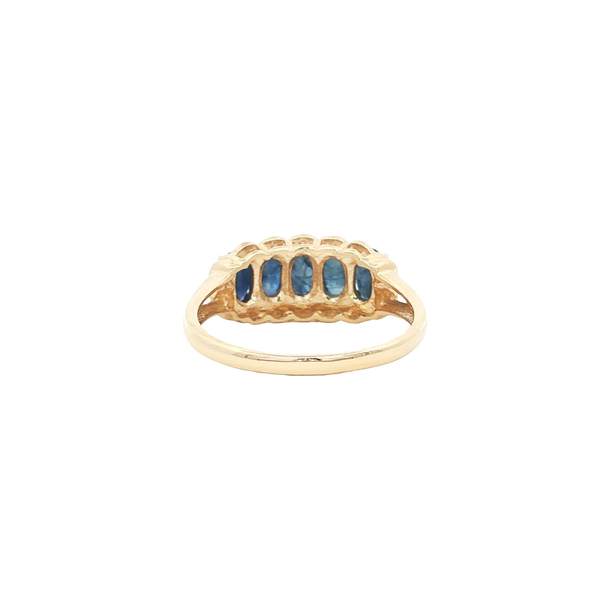 Ring with sapphire 9 kt