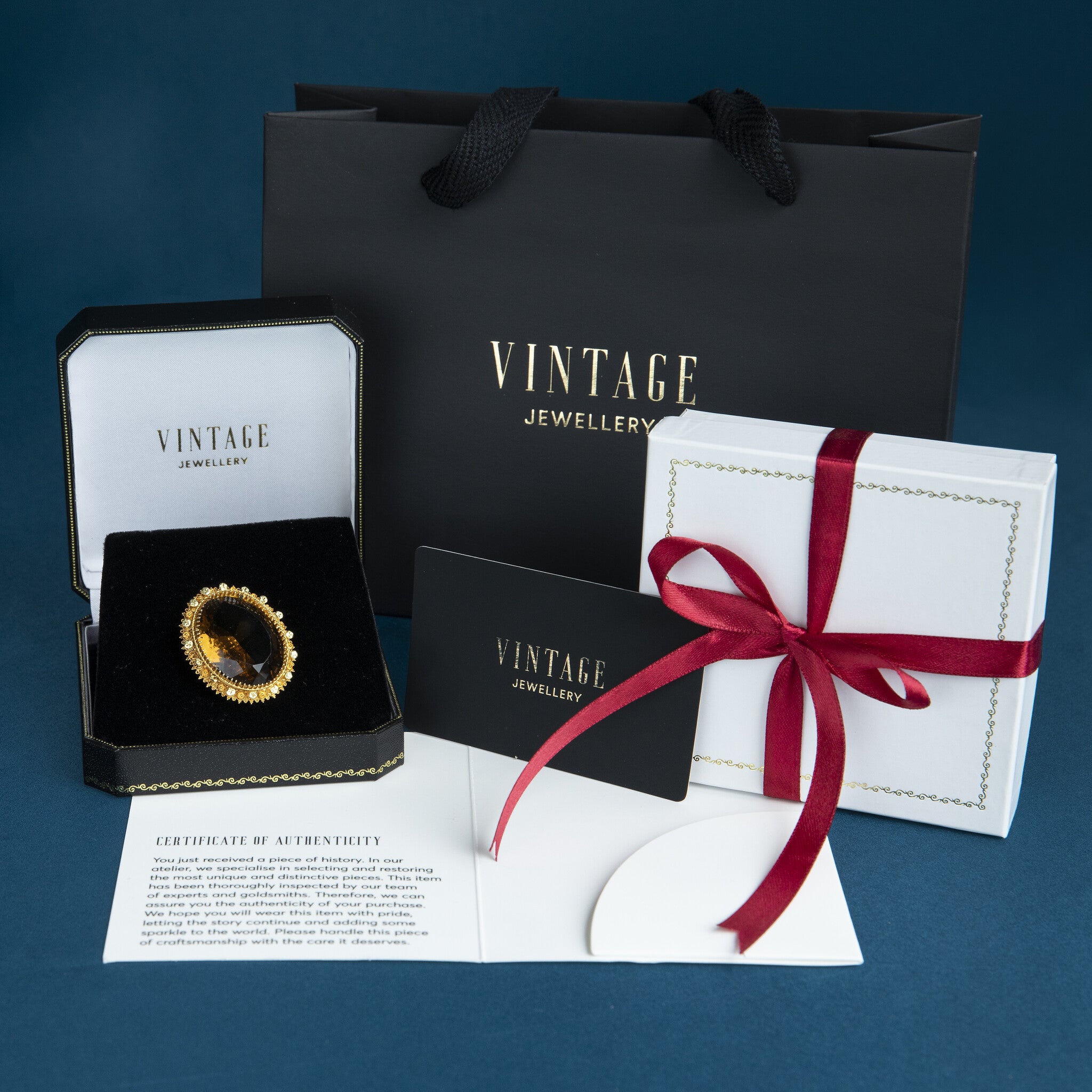 Gold brooch with diamonds 14 krt