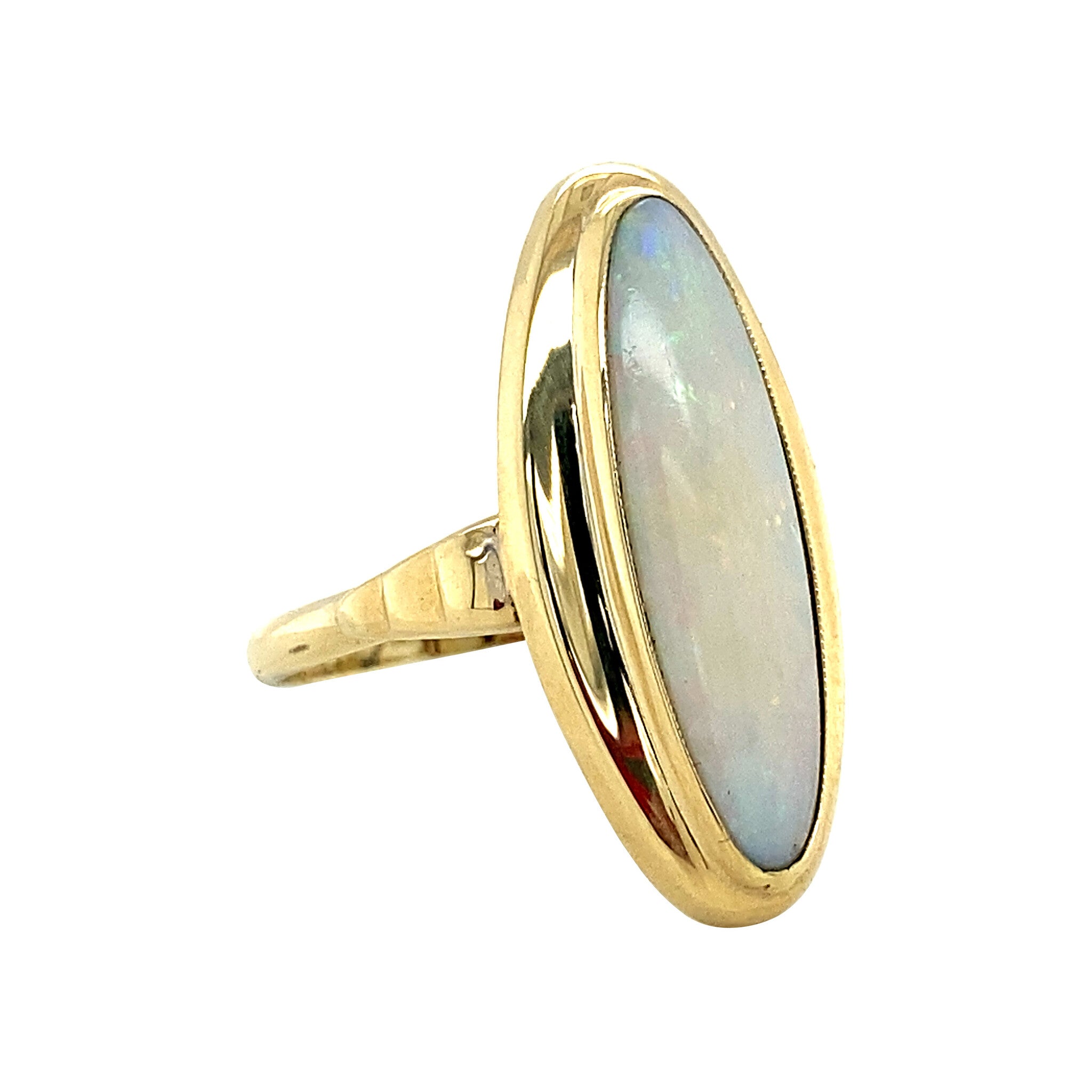 14 kt gold ring with opal
