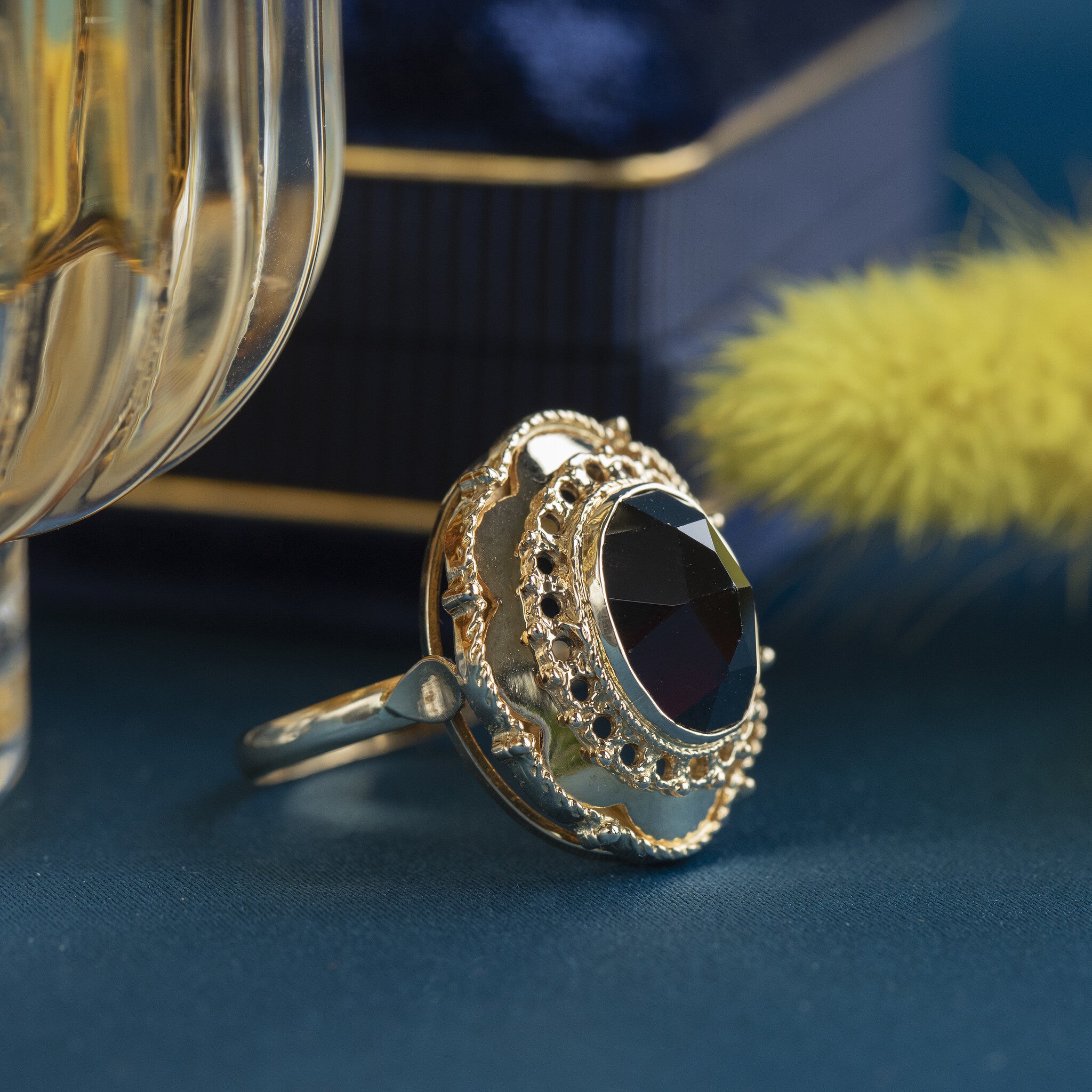 Gouden ring met granaat 14 krt