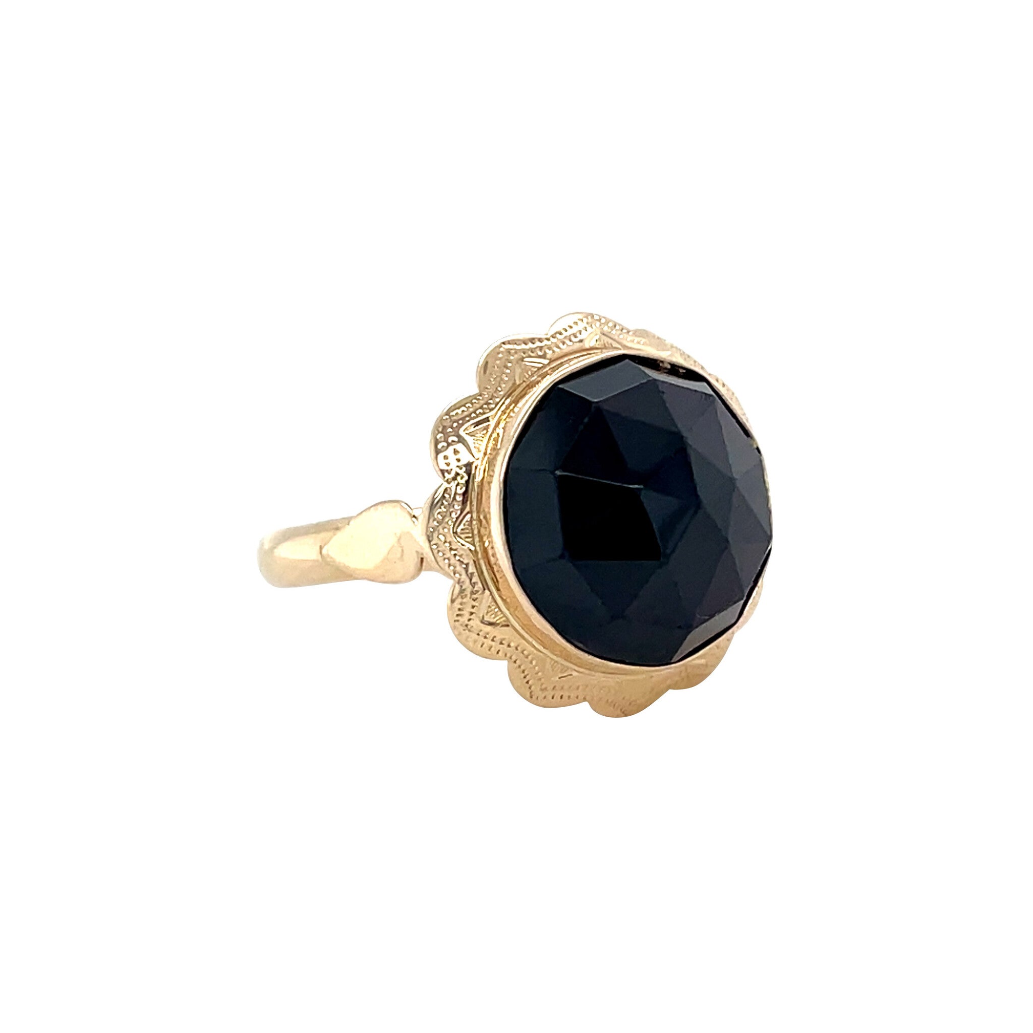 Gold vintage ring with garnet 14 kt