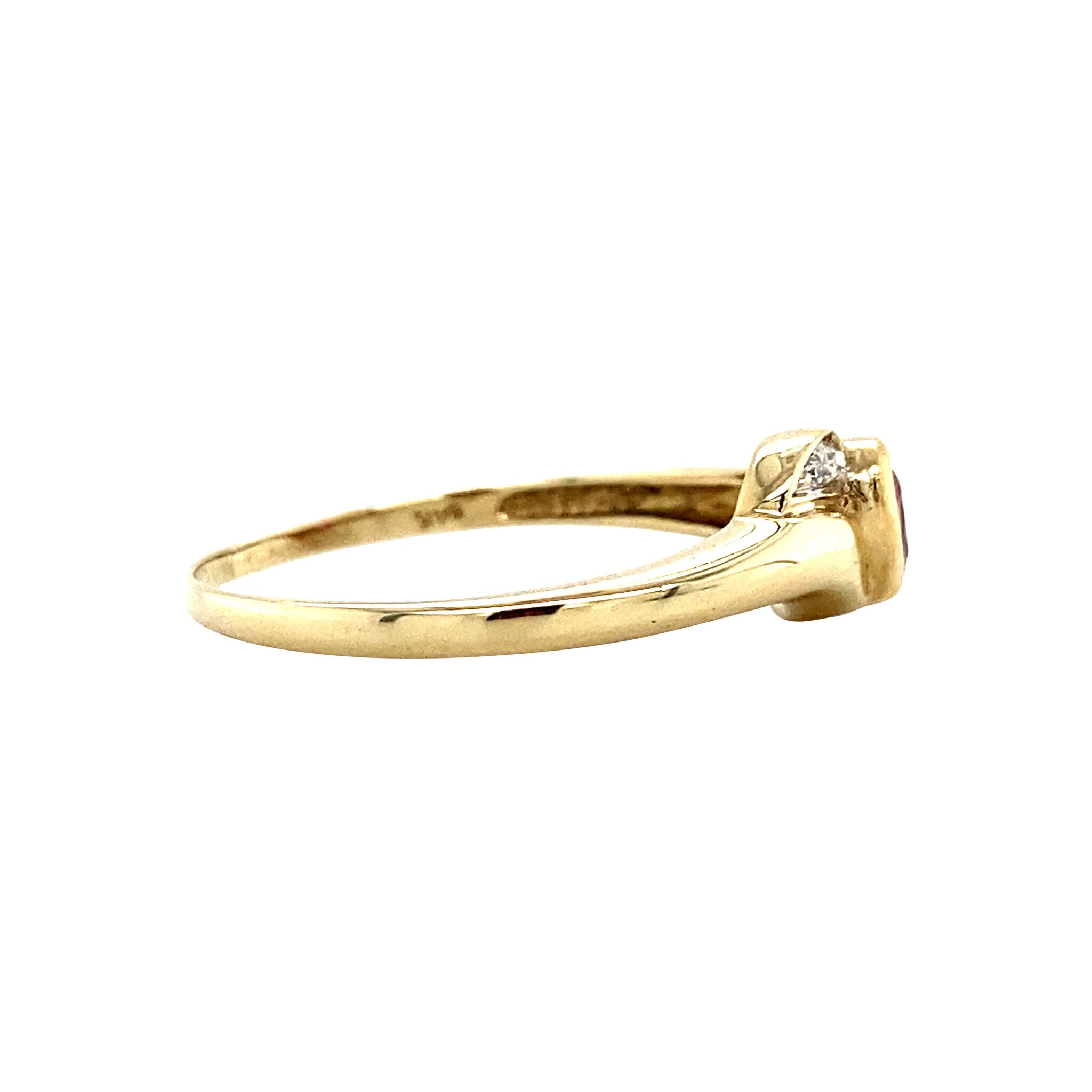 14 kt gold hammered ring with ruby and diamond