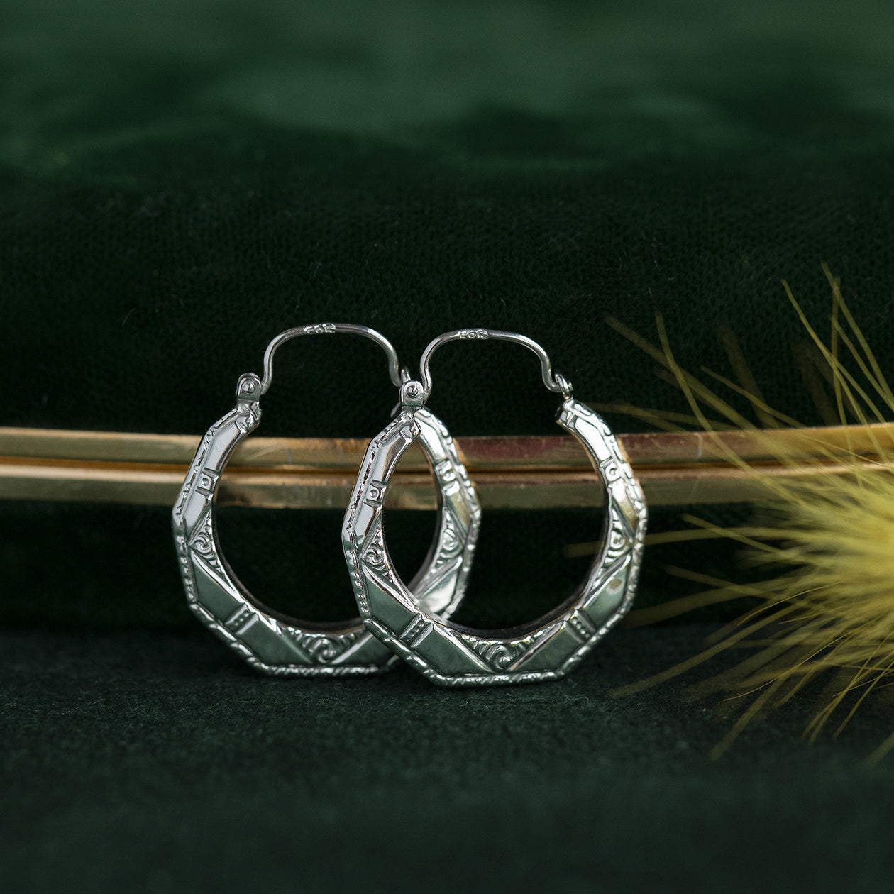 14 kt white gold fancy earrings