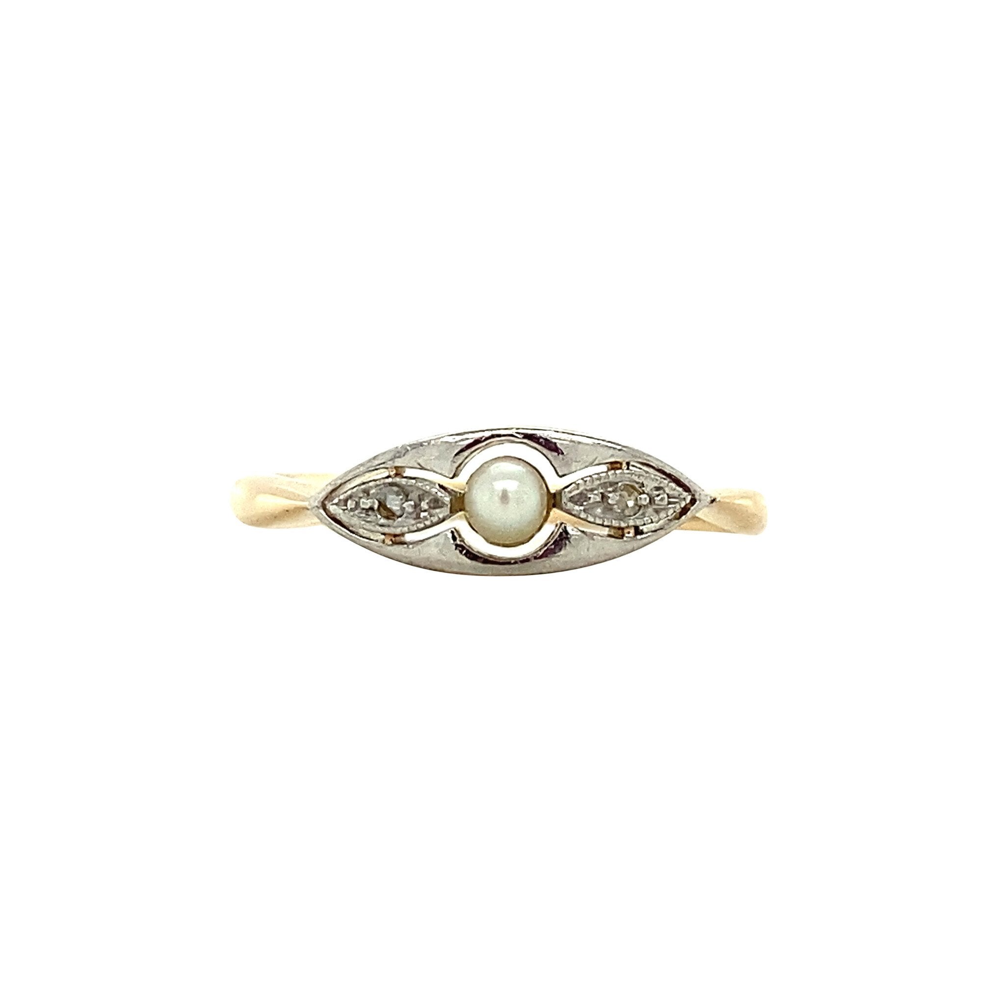 14 kt gold ring with pearl and diamond
