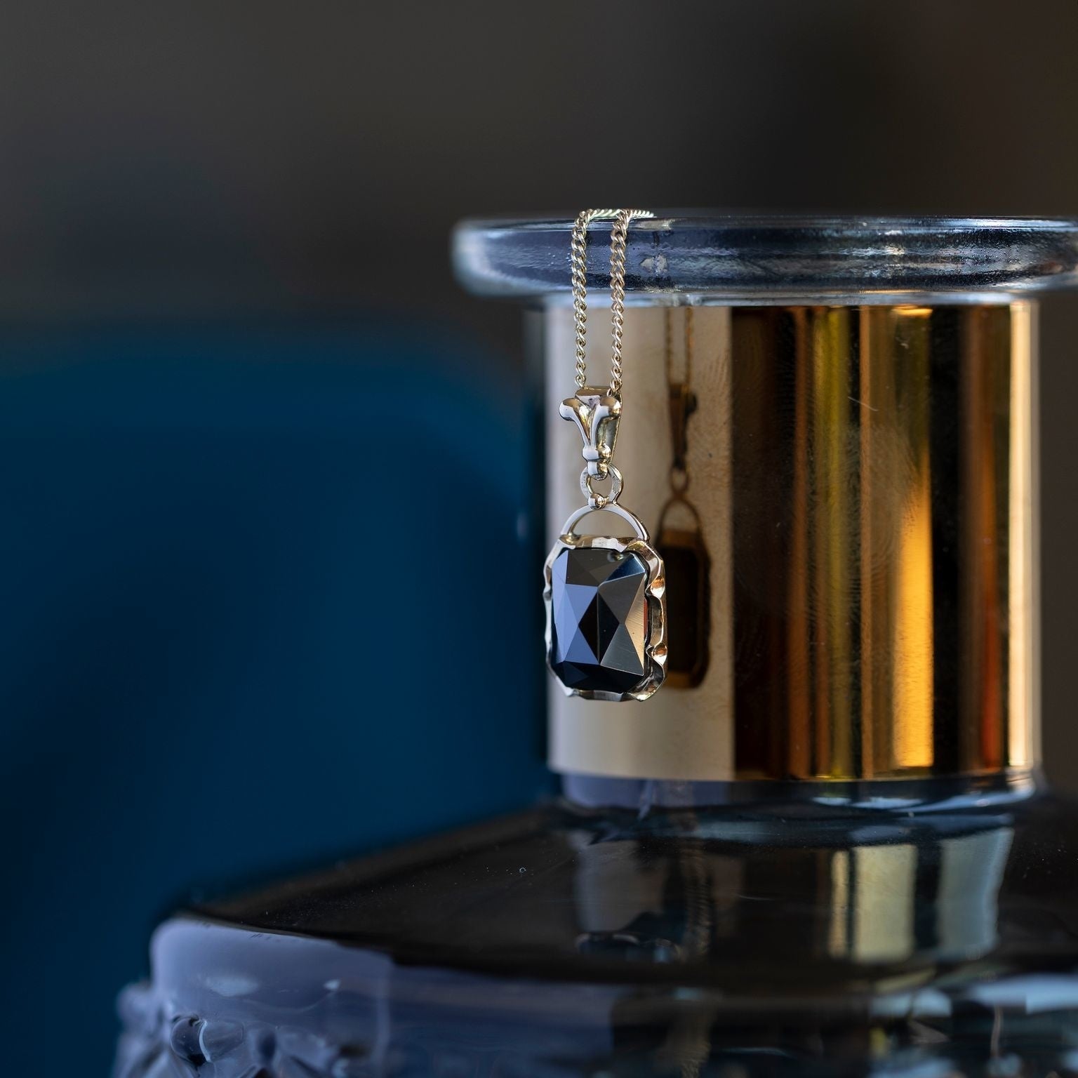 Gouden hanger met hematiet 14 krt gekeurd