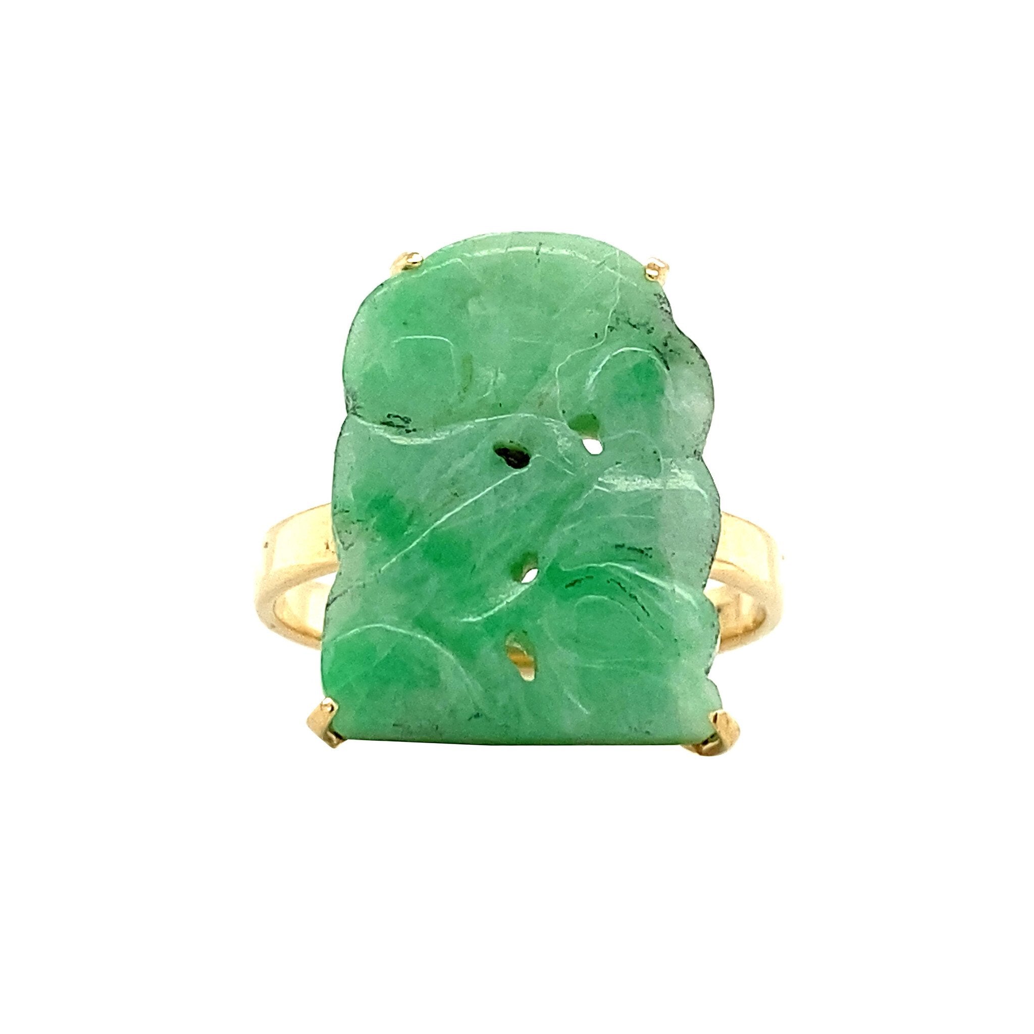 Gold ring with jade, 14 kt
