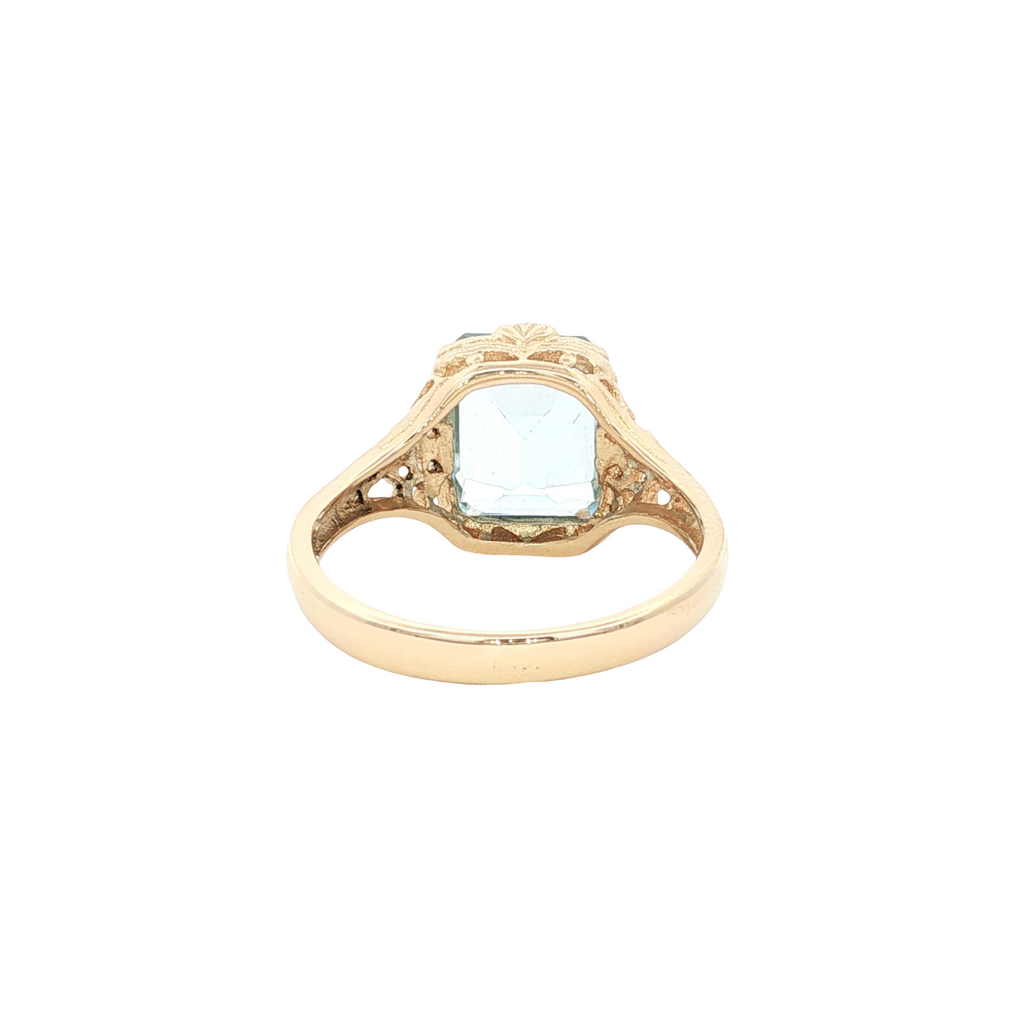 14 kt gold ring with blue topaz