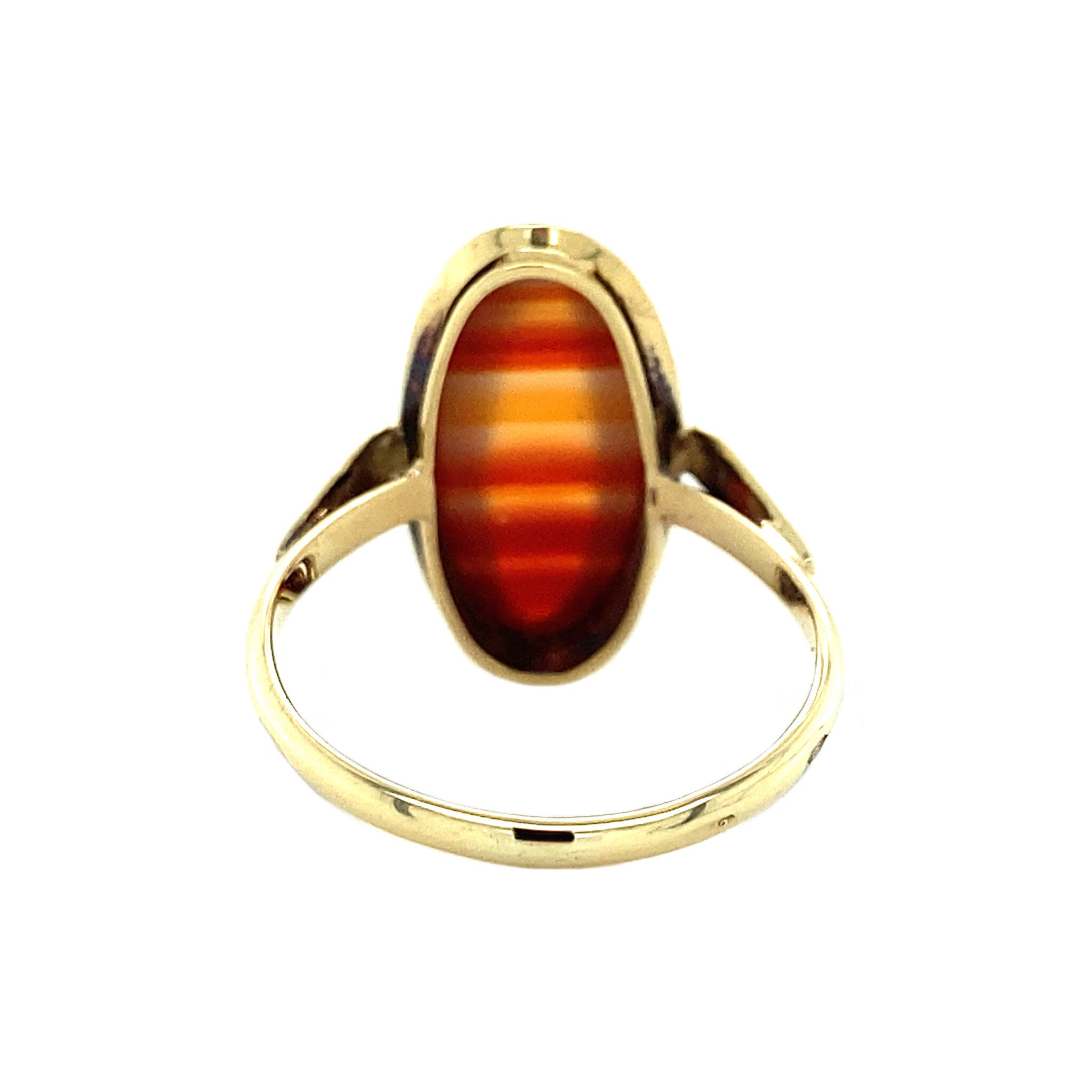 Gold ring with banded agate, 14 kt