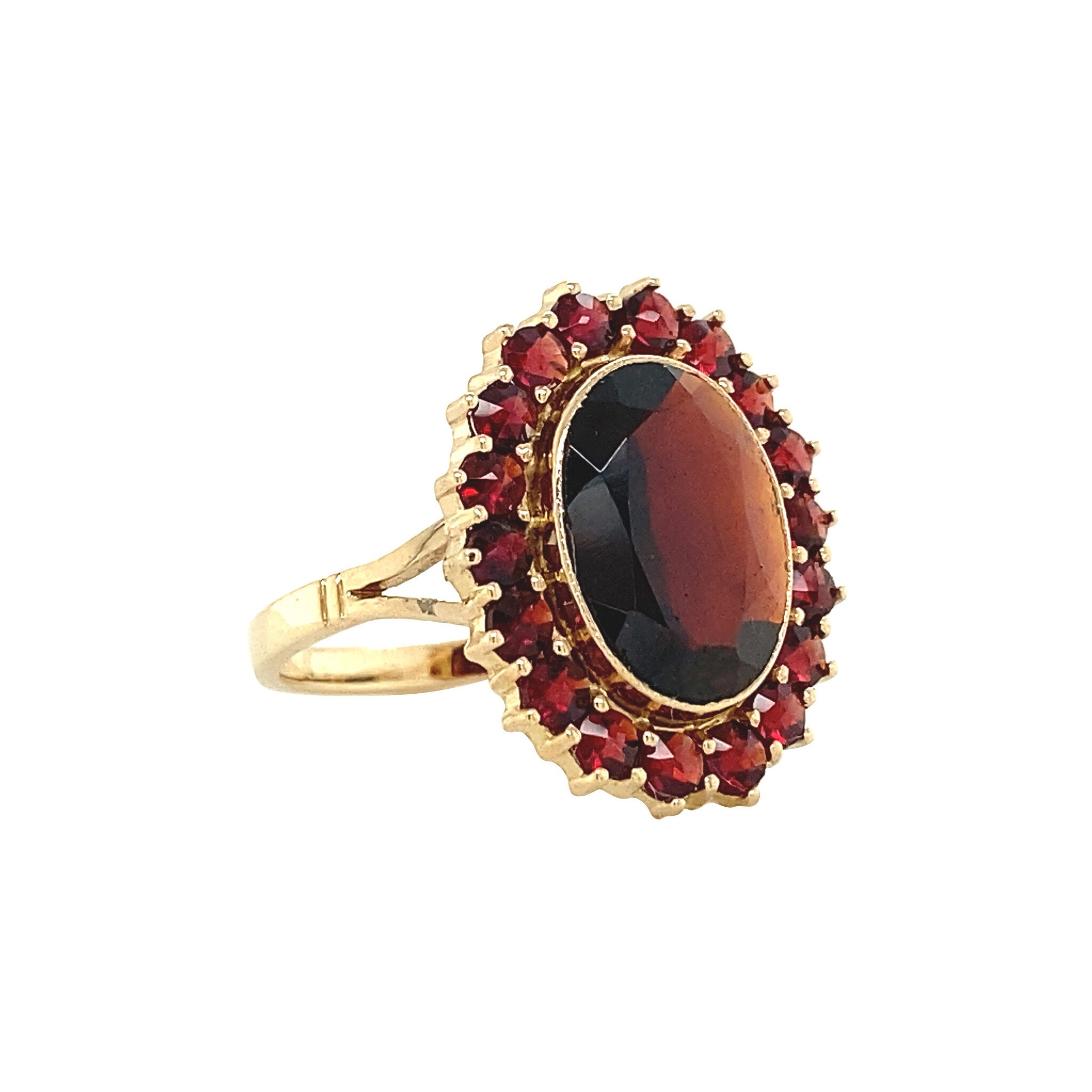 Gouden entourage ring met granaat 14 krt