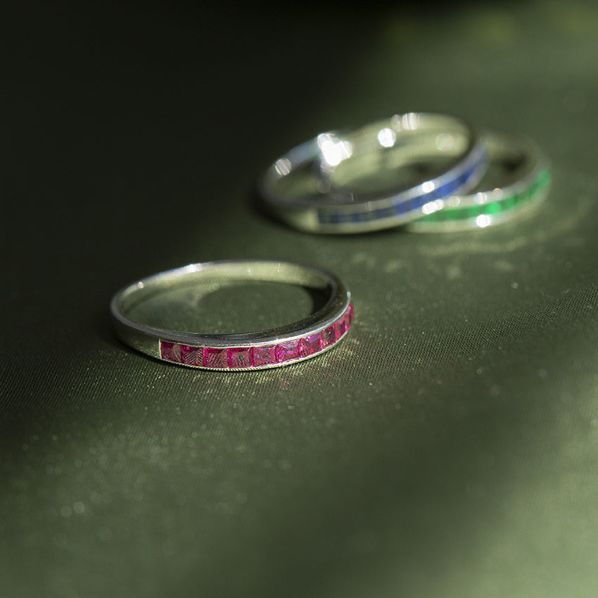 Witgouden rijring met robijn 18 krt