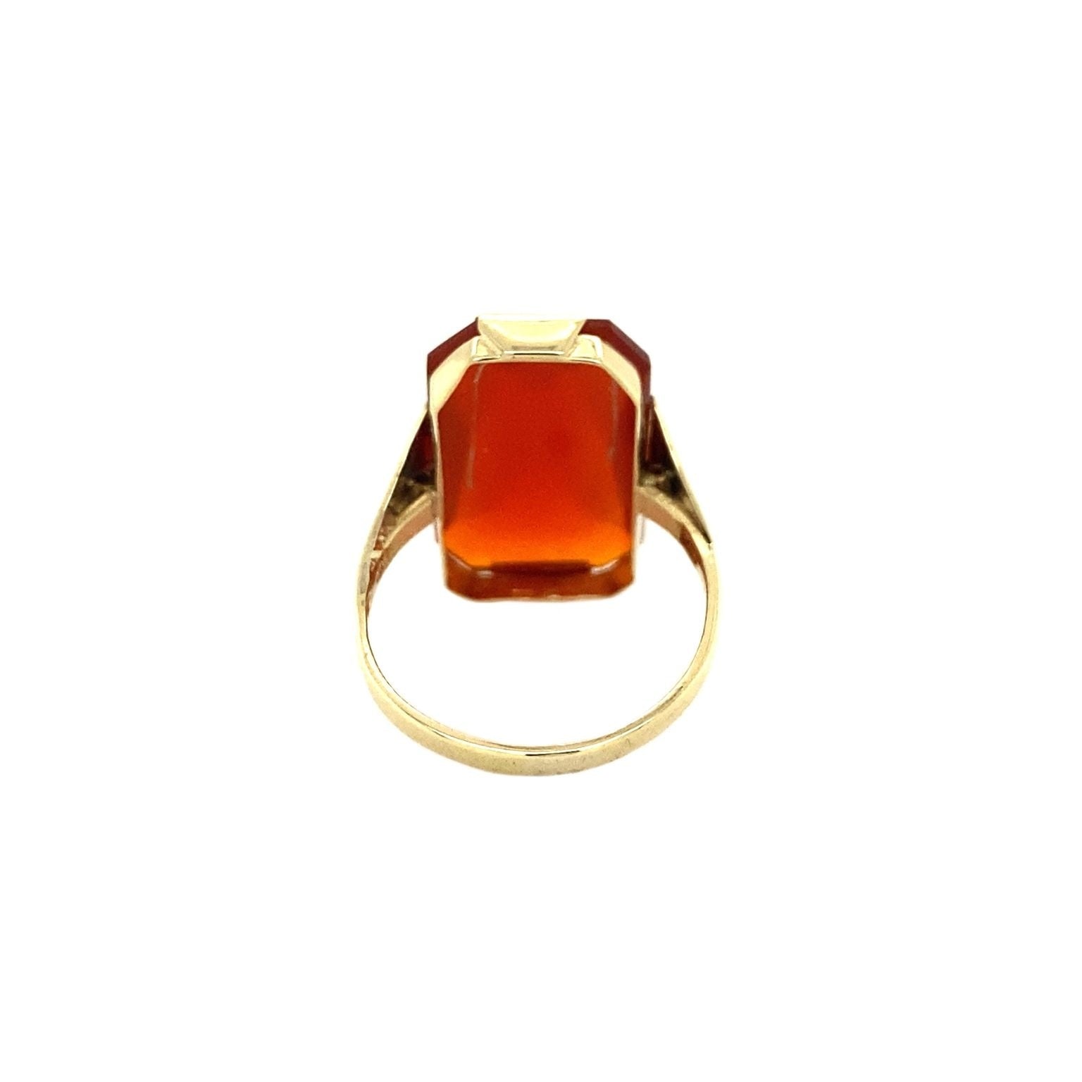 14 kt gold ring with carnelian