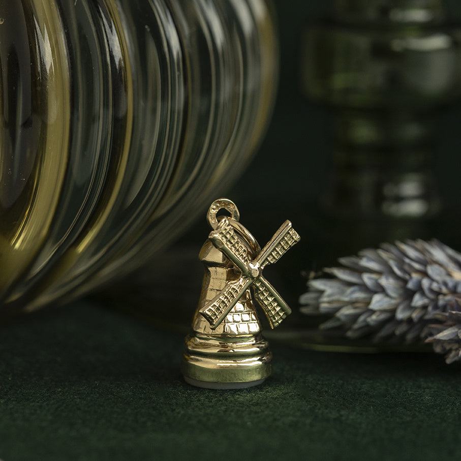 Gouden vintage molen hanger met parelmoer 14 kt