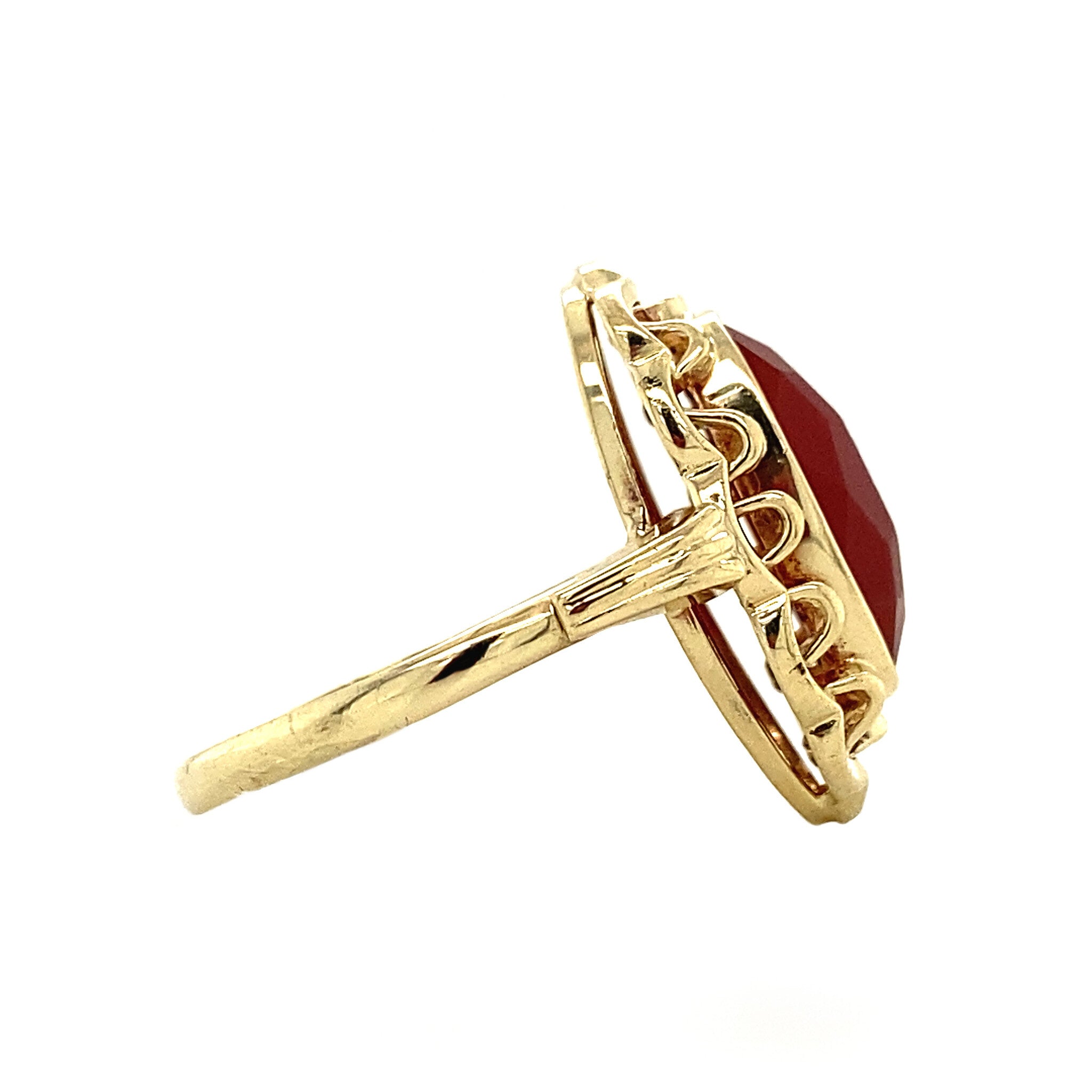 Gold ring with carnelian 14 kt