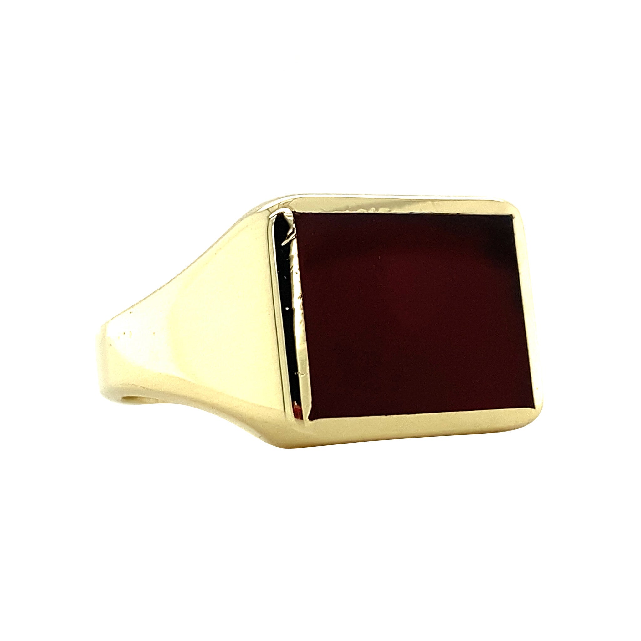 Gold signet ring with carnelian 14 kt