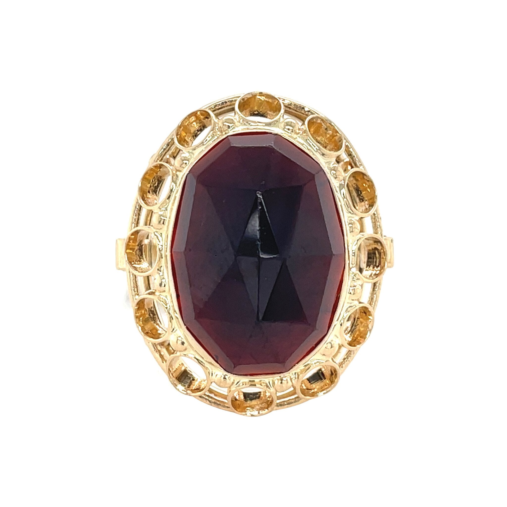 Gold vintage ring with garnet 14 kt