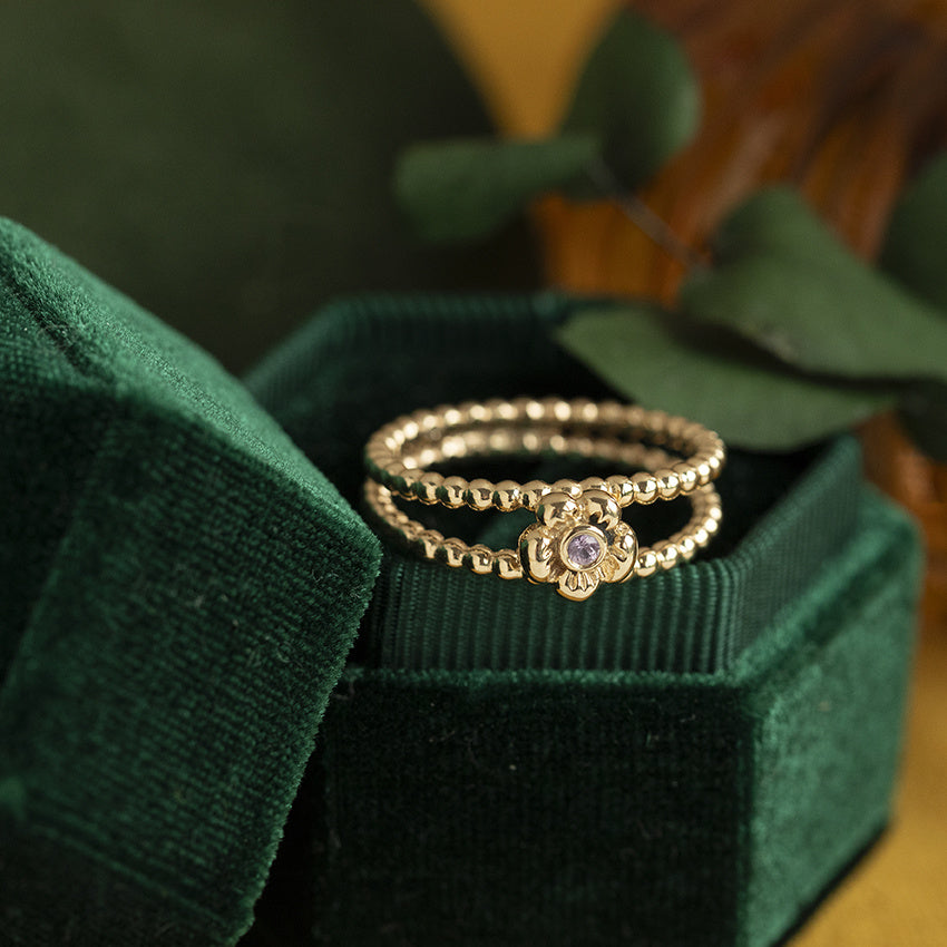Vintage 14 kt gold flower ring with sapphire.