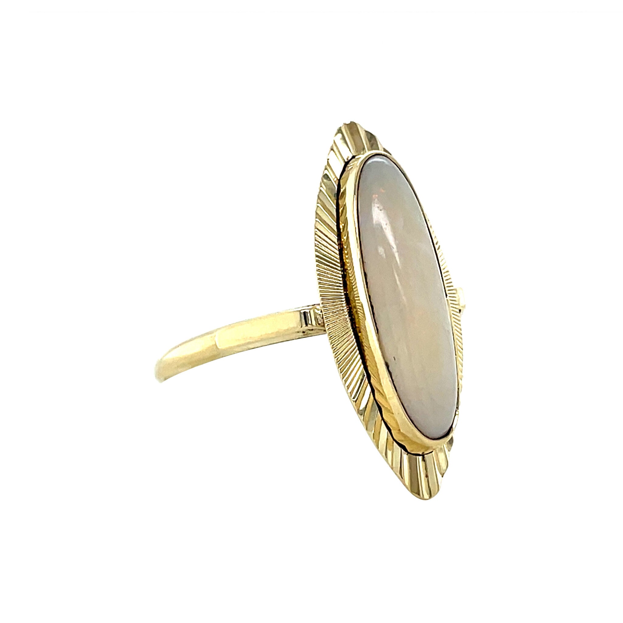 Vintage 14 kt gold ring with opal