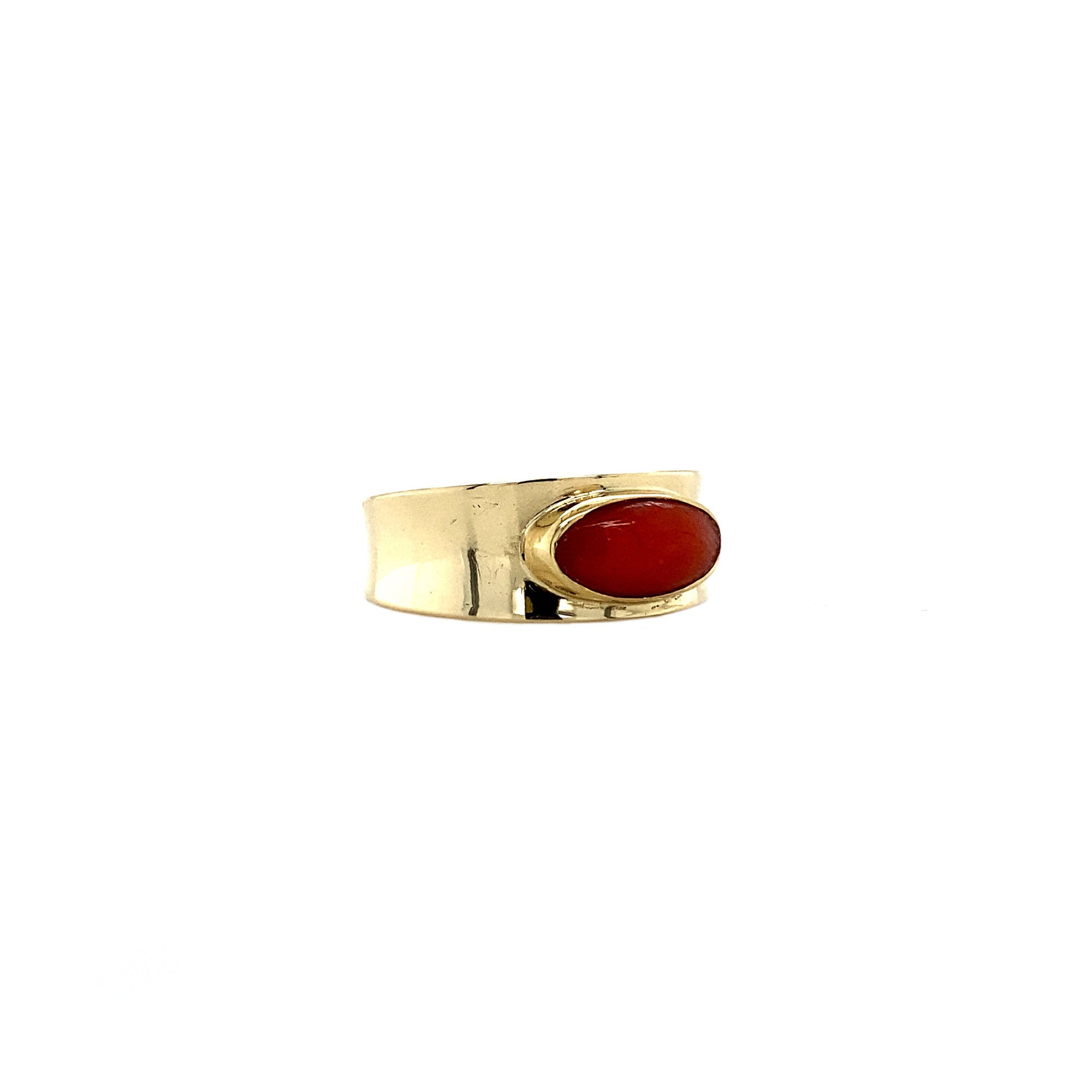14 kt gold ring with blood coral