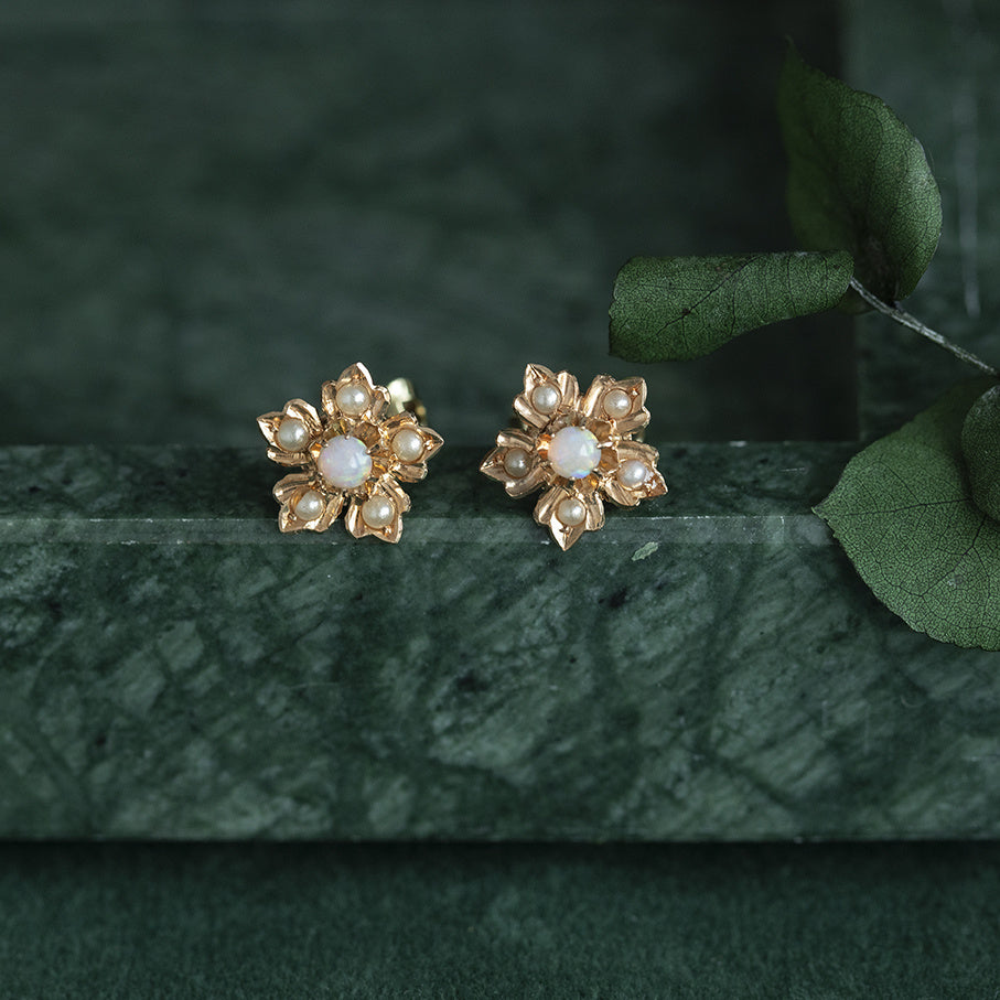 Roségouden vintage entourage oorstekers met opaal en parel 14 kt