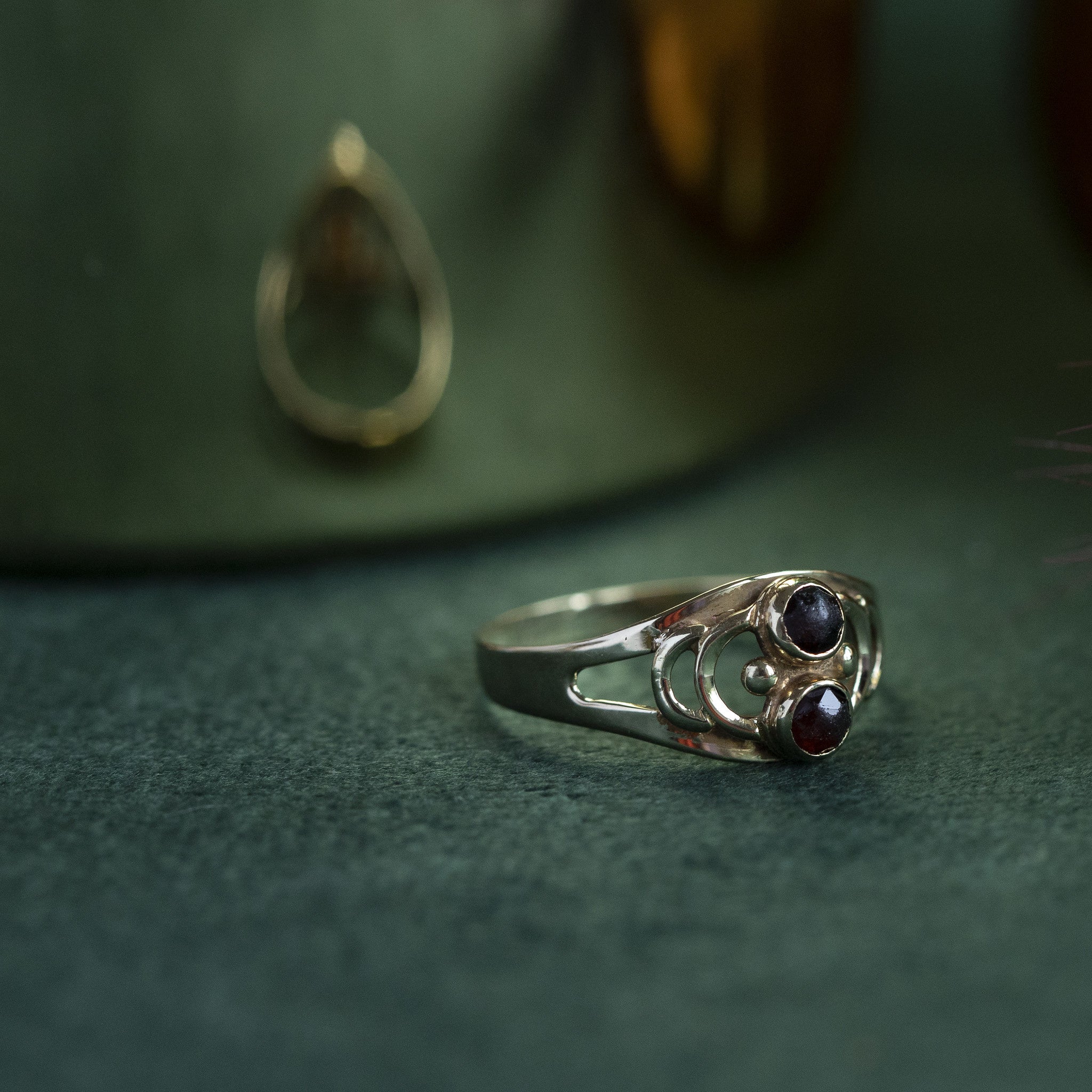 14 kt gold ring with garnet