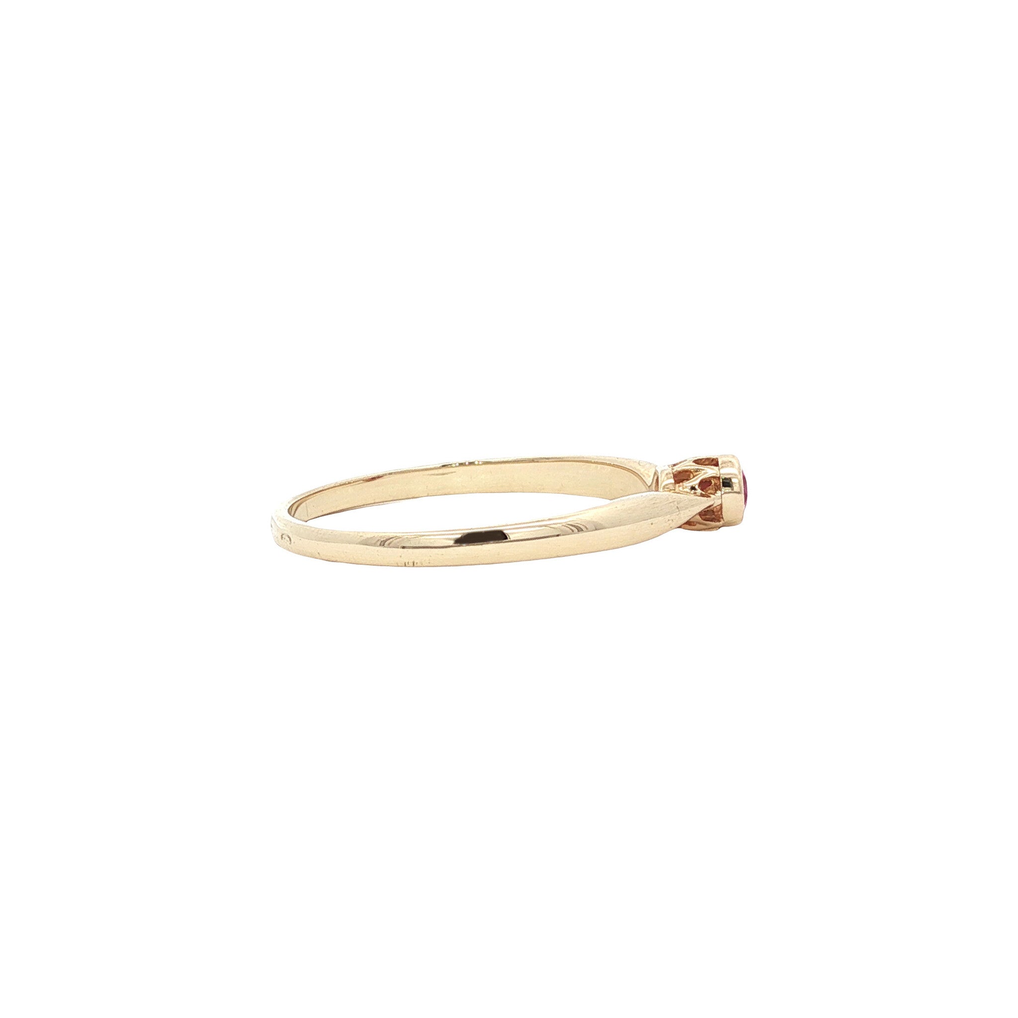 Vintage 14 kt gold solitaire ring with ruby