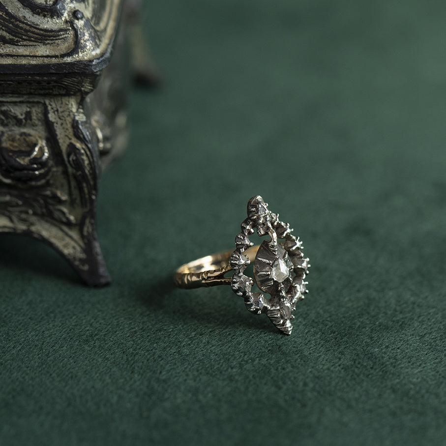 Gold ring with rose-cut diamond 18 kt/925